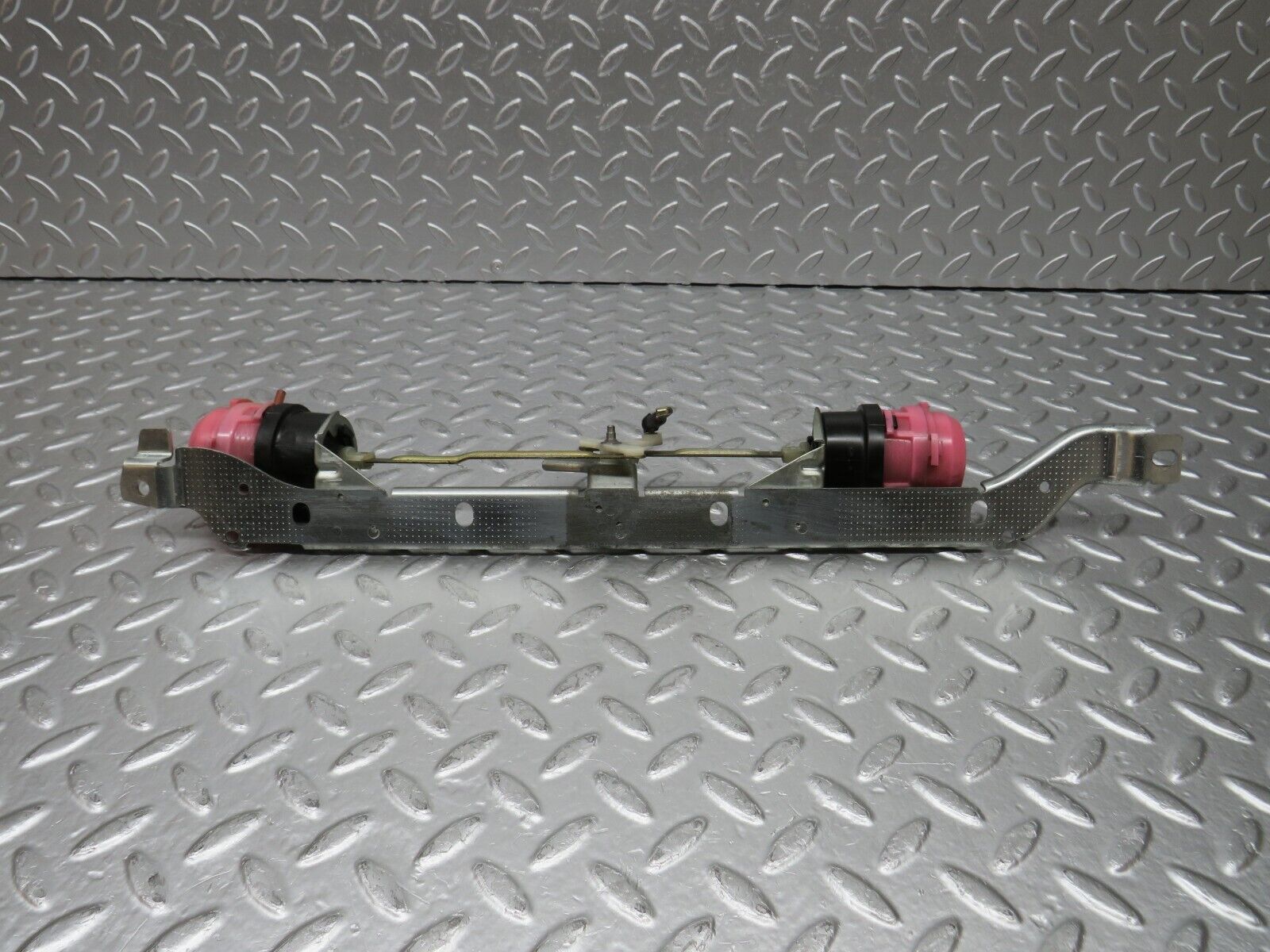 31355 Mercedes-Benz S124 220TE Wagon Heater Box Vacuum Actuator 9061820412