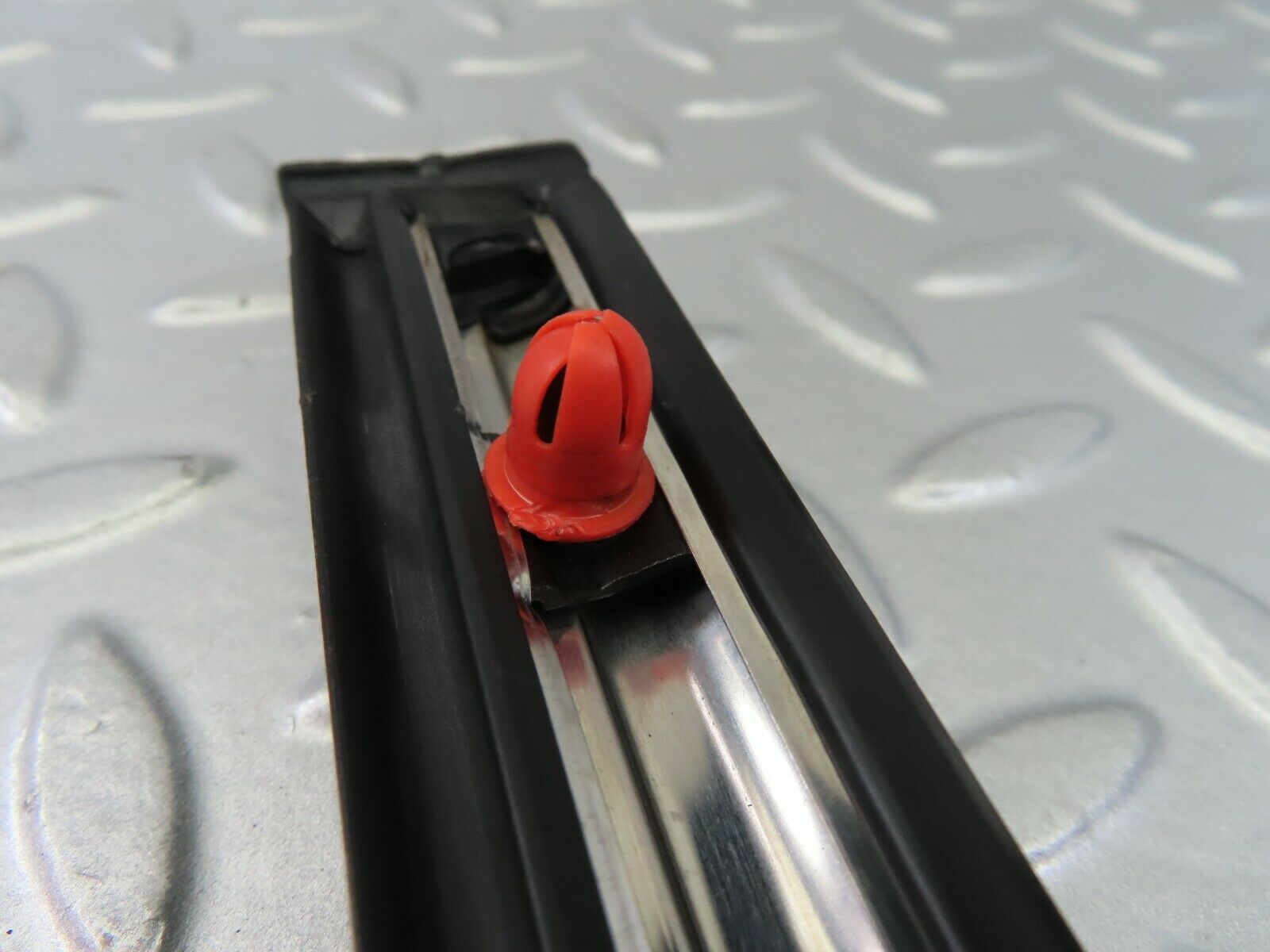 7253 Mercedes-Benz W116 450SE Centre Door Chrome Trim Rear Right