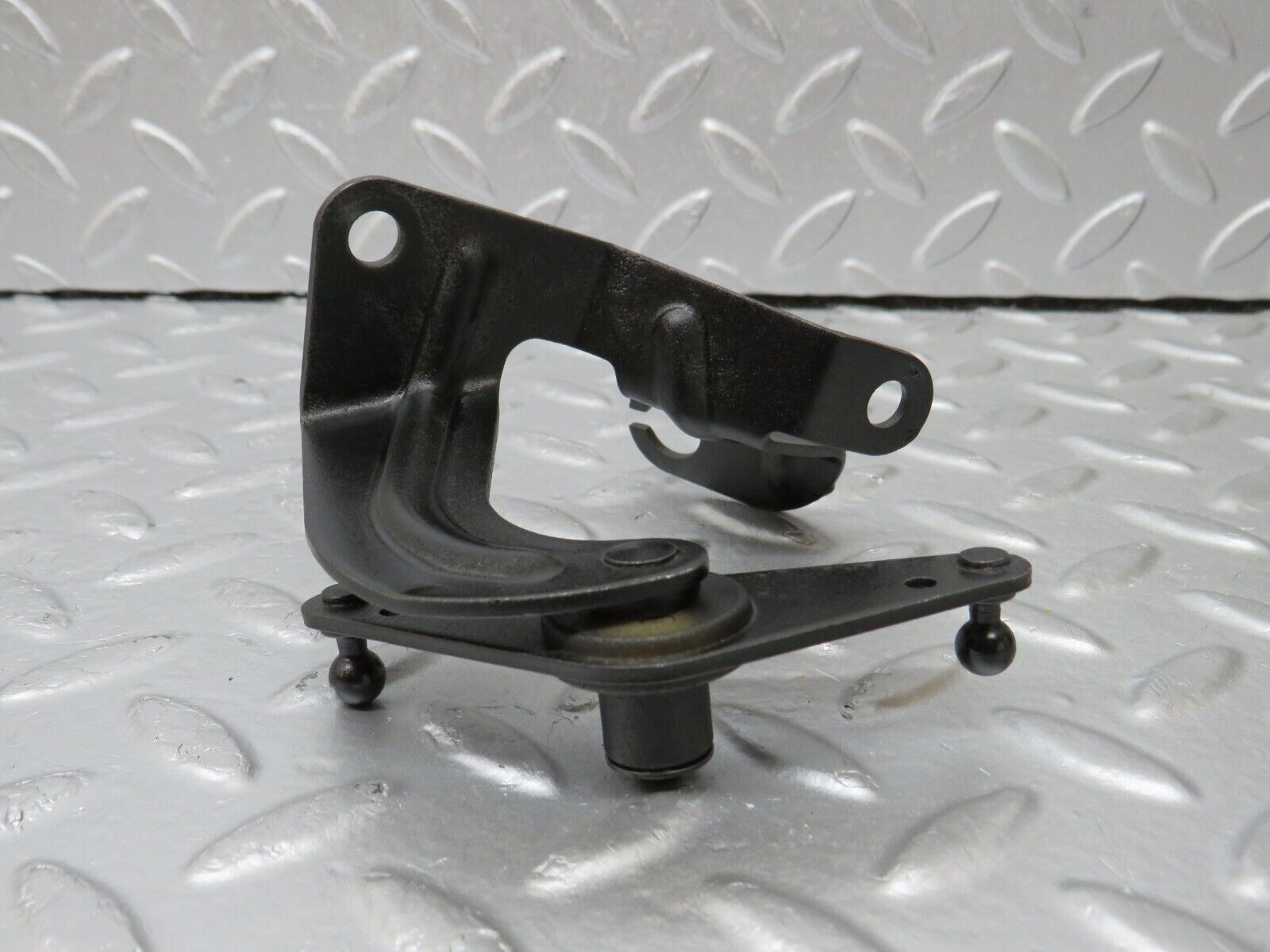 34586 Mercedes-Benz C126 380SEC Coupe Throttle Linkage