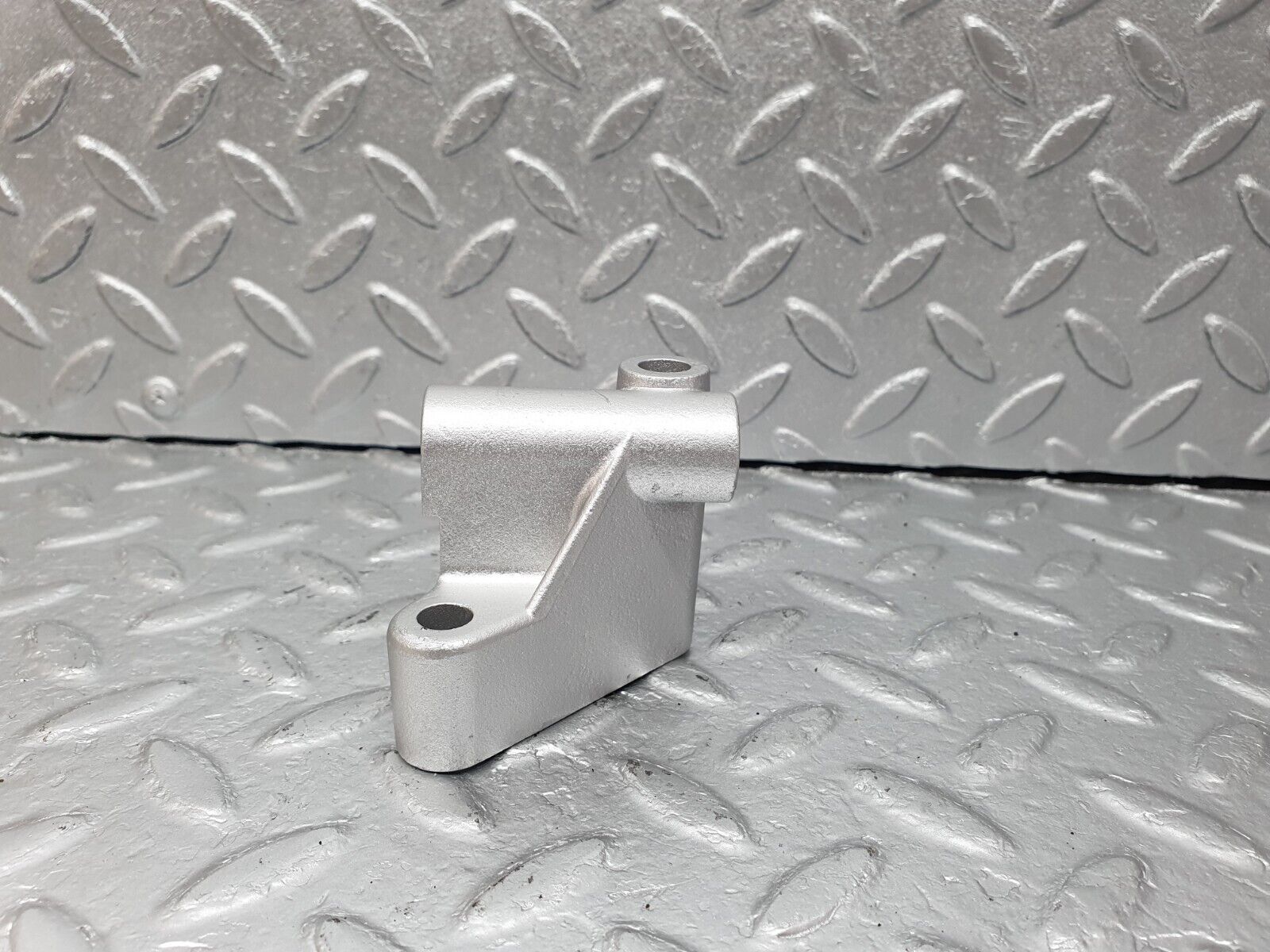 41524 Mercedes-Benz W124 200E Alternator Generator Support Bracket 1021550835