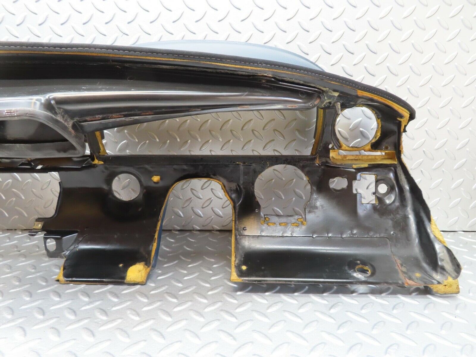 14097 Mercedes-Benz C107 280SLC Dashboard Blue LHD