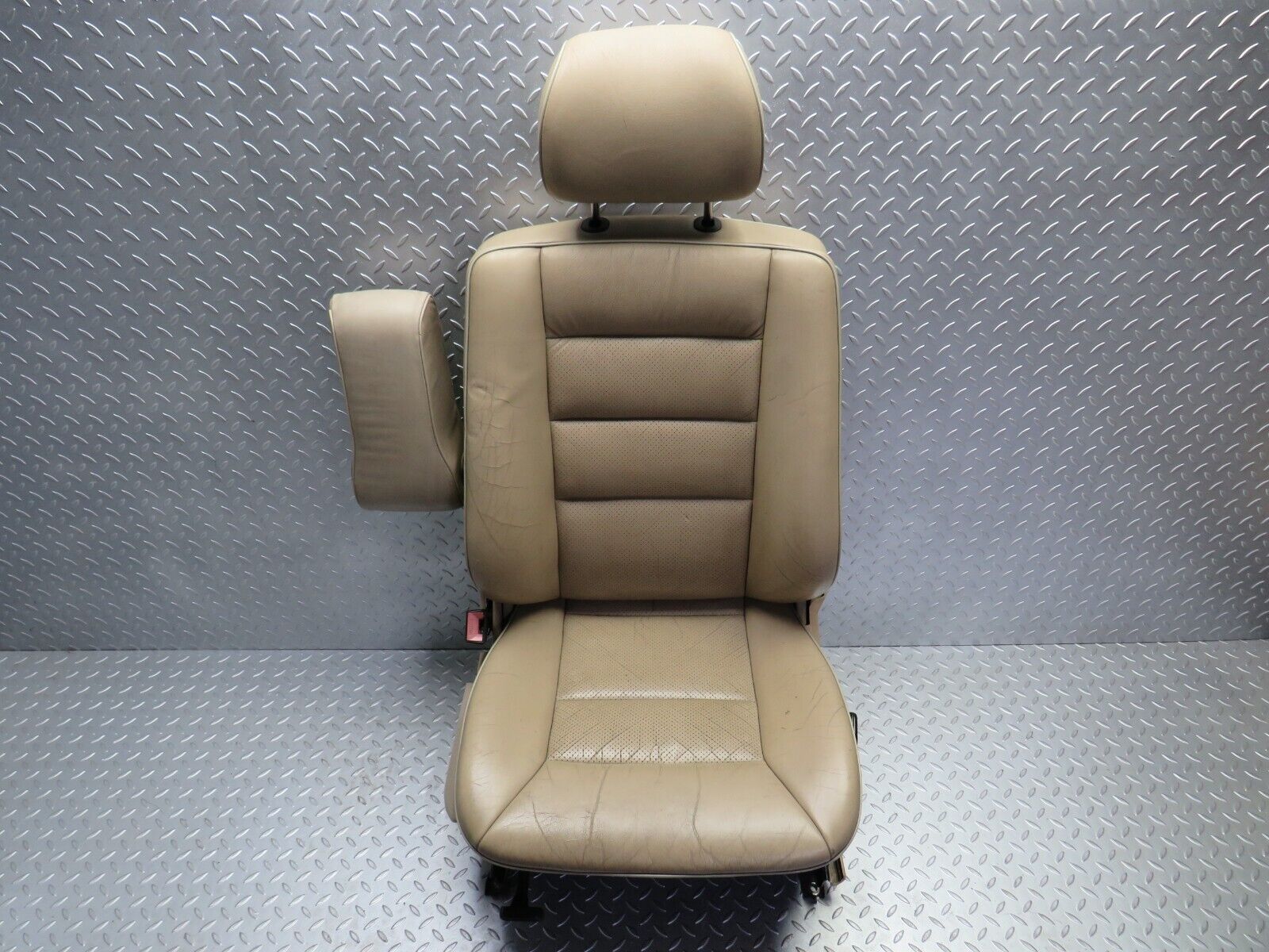 28970 Mercedes-Benz C124 320CE Coupe Front Left Seat Leather Beige