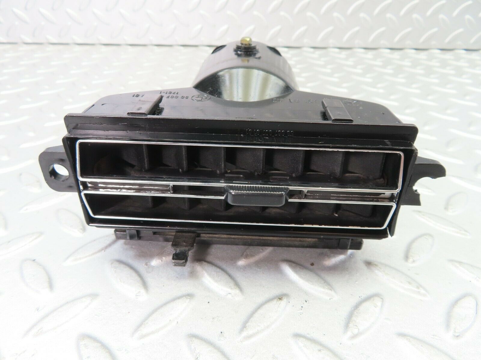 7461 Mercedes-Benz W116 450SE Dashboard Air Vent Grill Right Side 1168310130