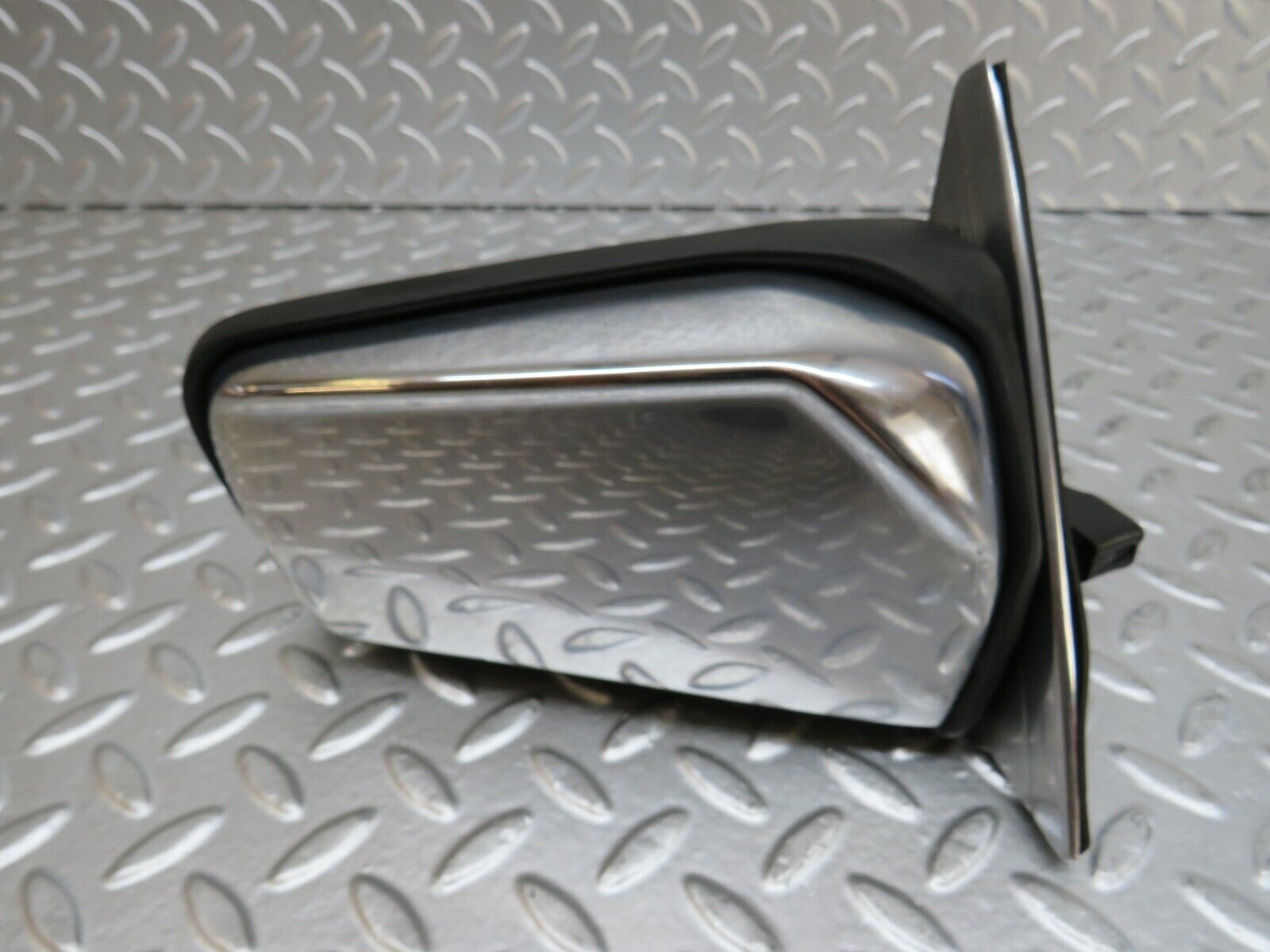 25401 Mercedes-Benz W123 200 Right Wing Mirror