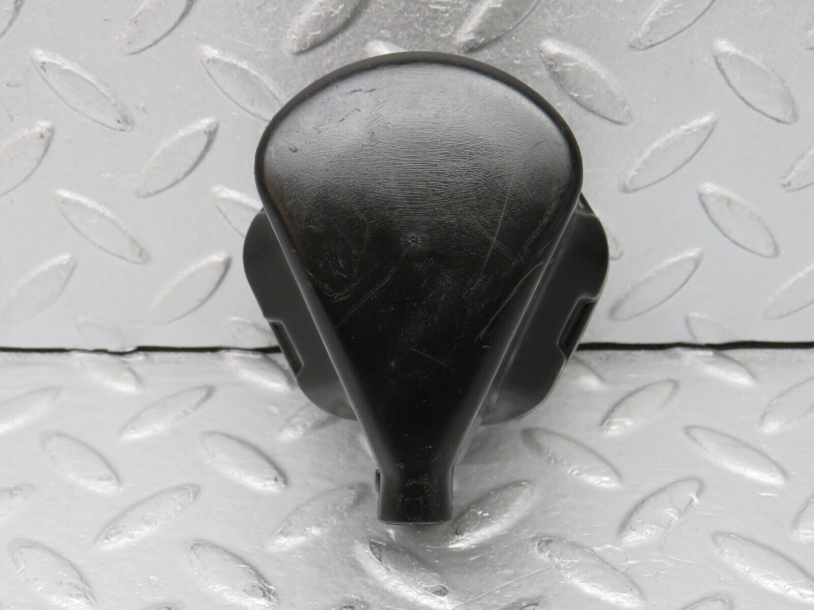 38861 Mercedes-Benz W201 190E 2.6L Ignition Coil Cover Cap 0001582285