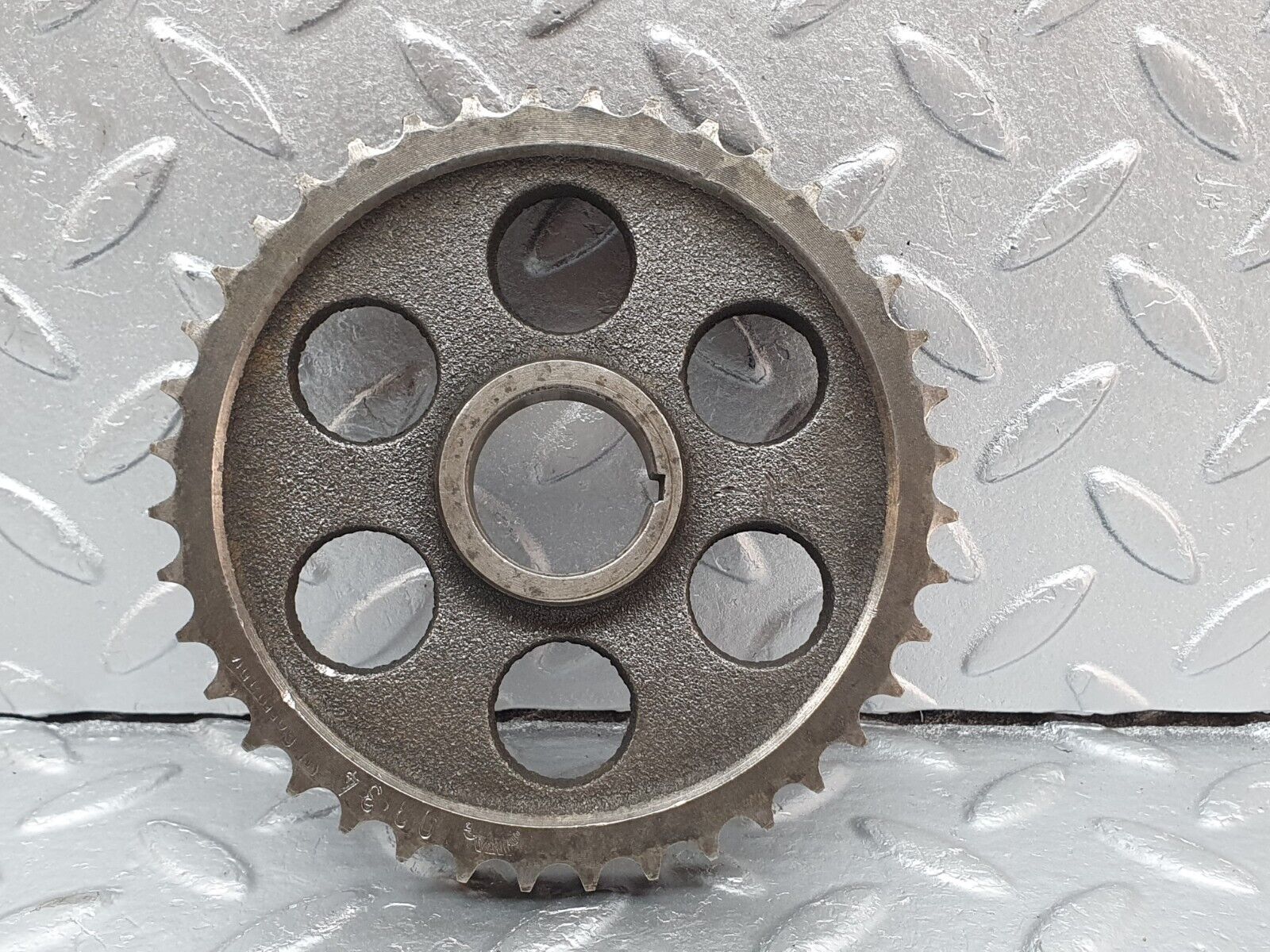 40872 Mercedes-Benz W123 240D Camshaft Timing Gear
