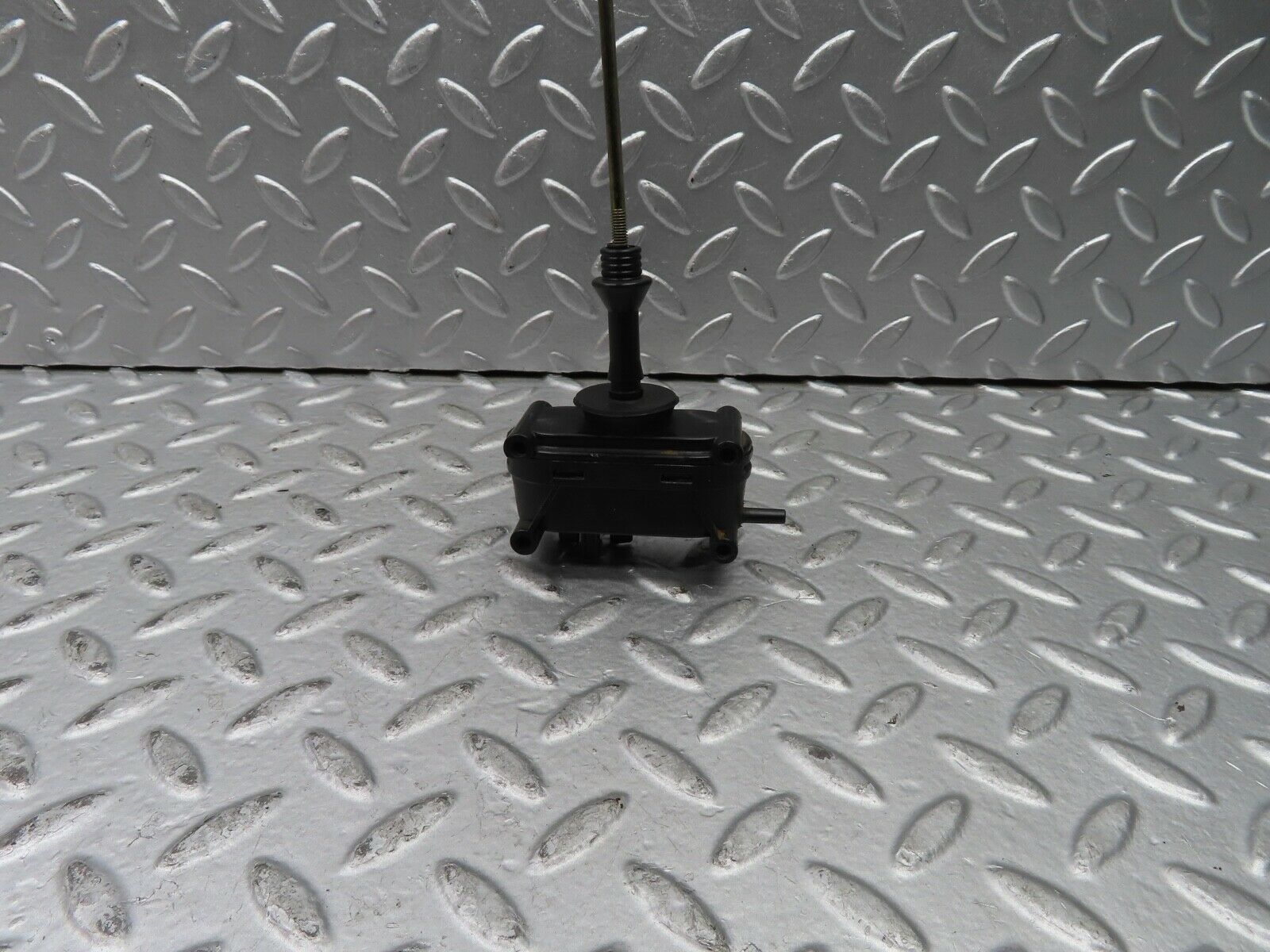 21445 Mercedes-Benz W126 300SE Rear Door Lock Vacuum Actuator