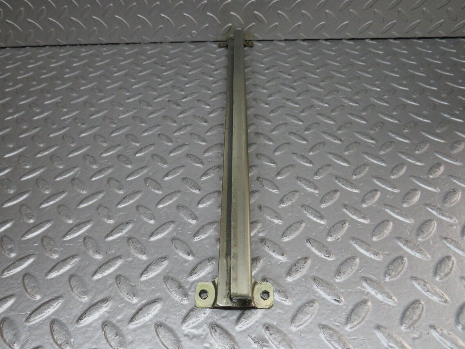 33256 Mercedes-Benz W202 C180 Front Left Door Window Channel