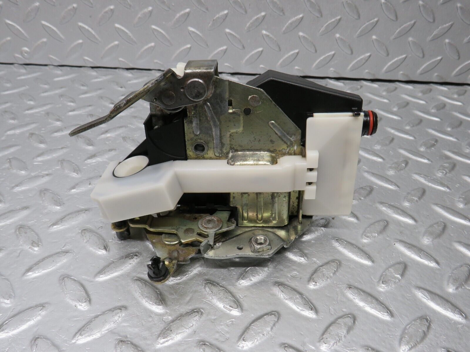 38348 Mercedes-Benz R129 280SL Coupe Left Door Lock Mechanism