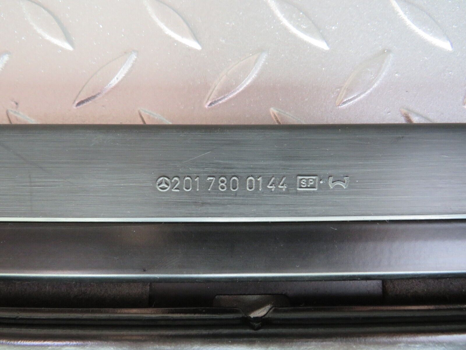 34216 Mercedes-Benz W124 260E Power Sunroof Frame 1247820131 1247820231