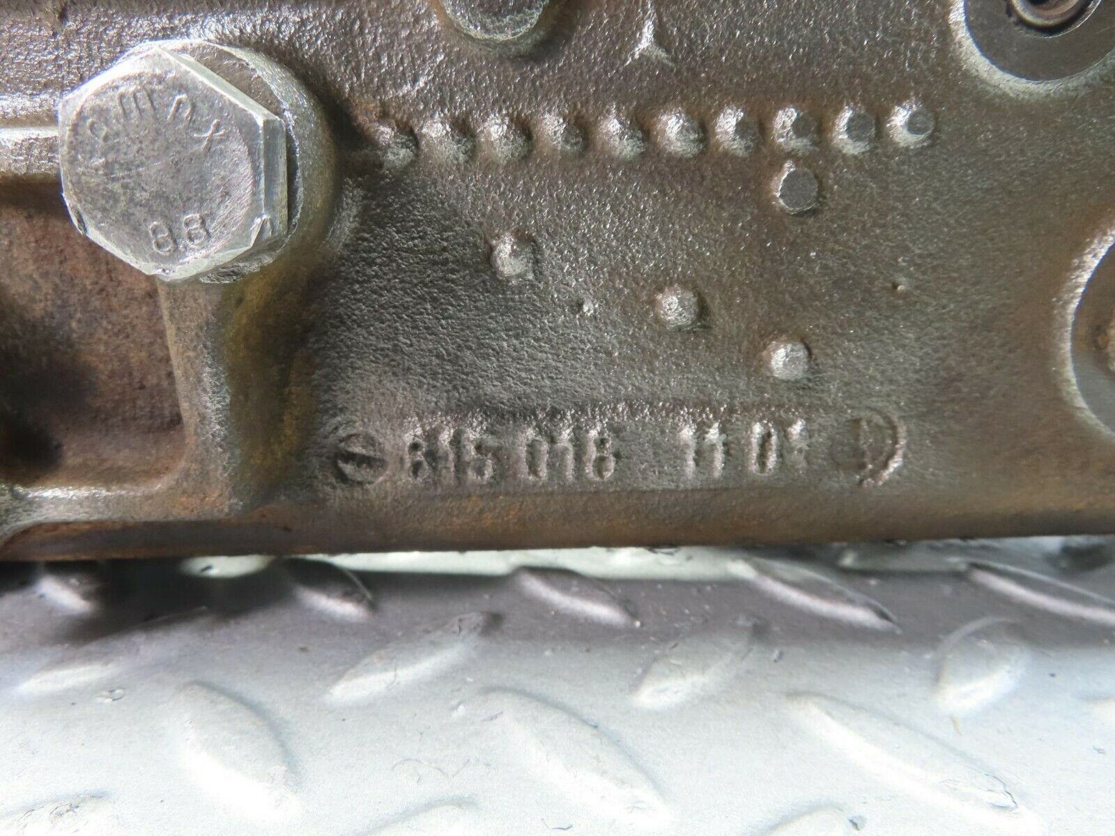 8690 Mercedes-Benz W115 Cylinder Head 6150181101