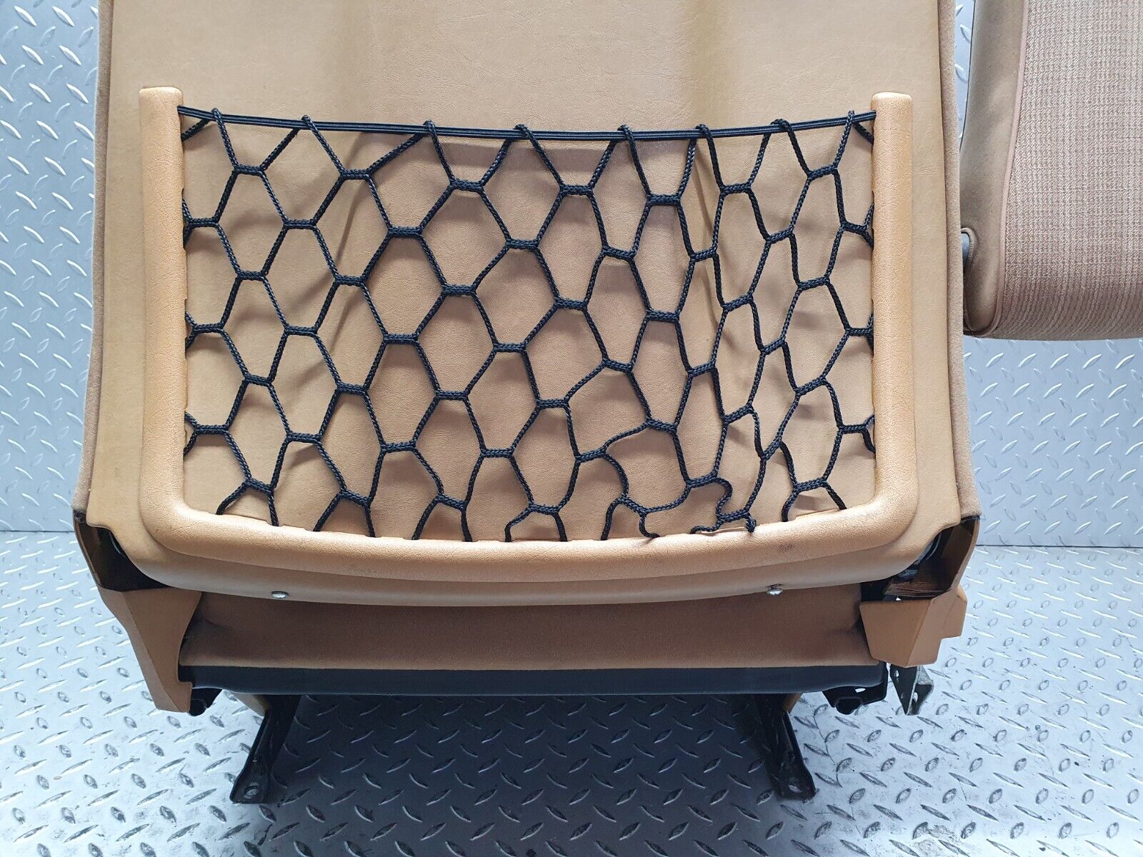 41375 Mercedes-Benz W124 200E Front Left Passenger Side Seat Palomino 1249101050