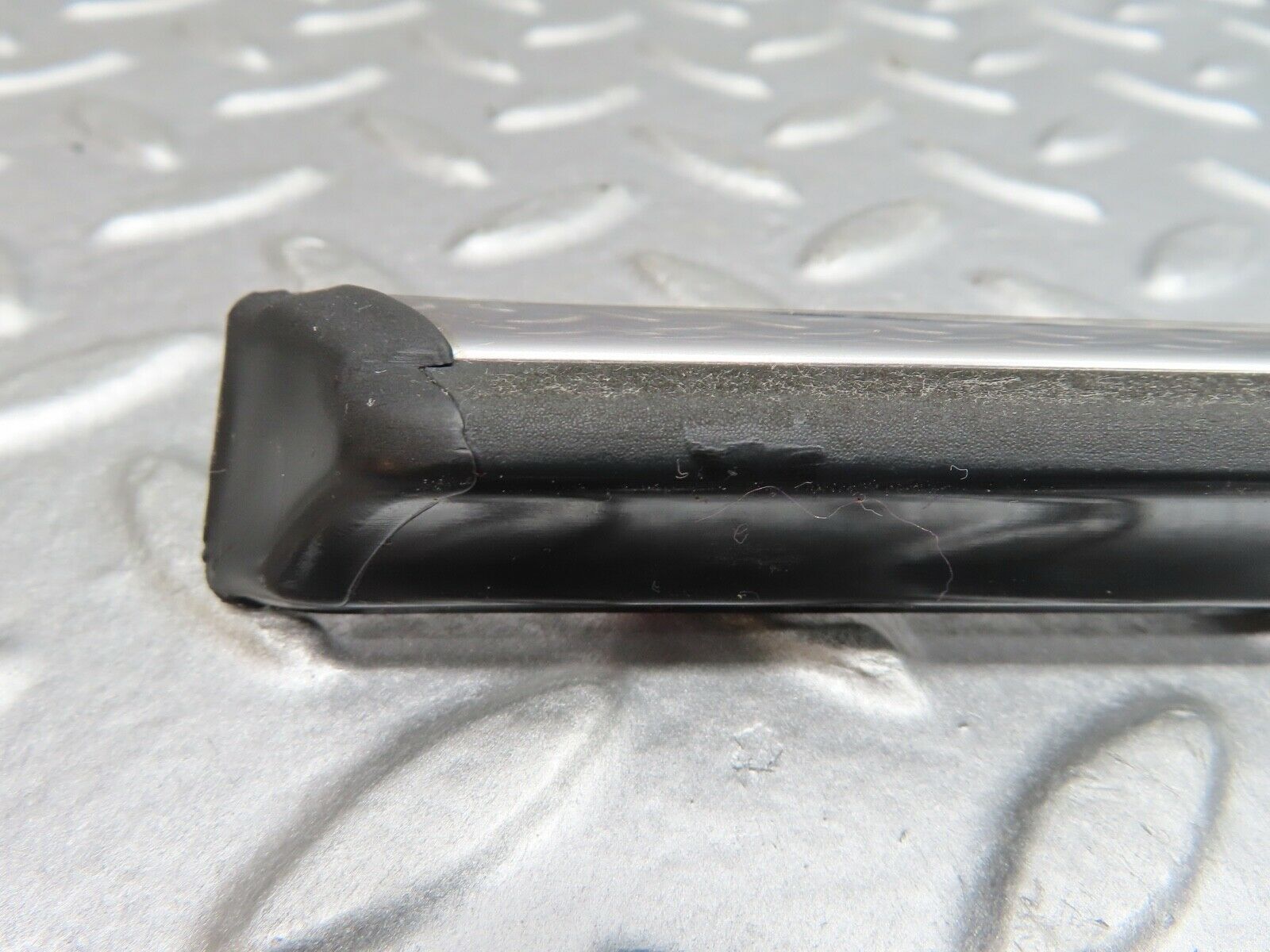 21104 Mercedes-Benz W123 230E Front Left Door Centre Moulding Trim