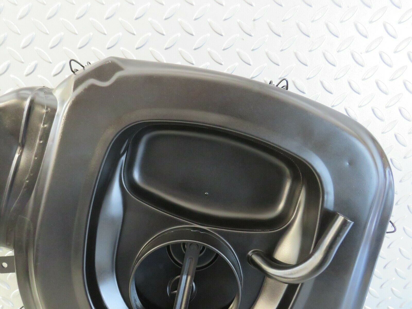 23686 Mercedes-Benz W116 350SE Air Filter Box Housing 0080948902