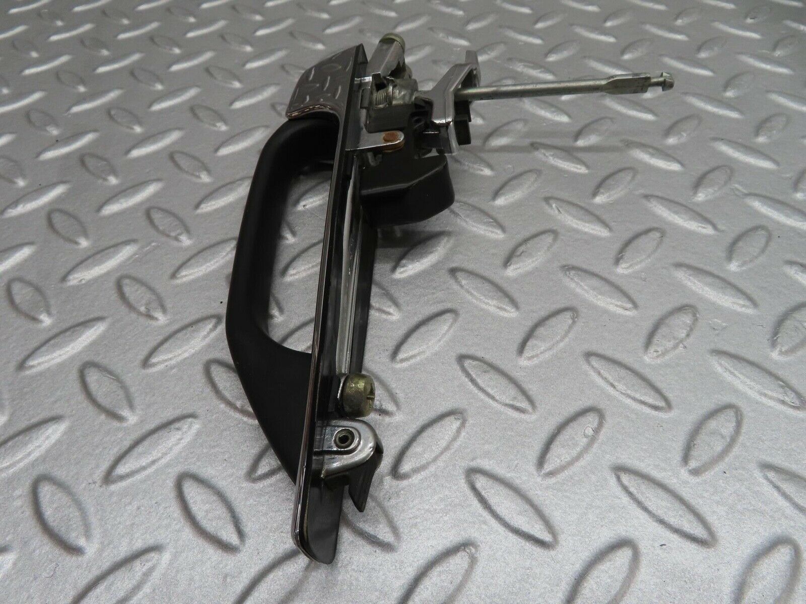 15968 Mercedes-Benz W123 280E Front Left Exterior Door Handle No Key