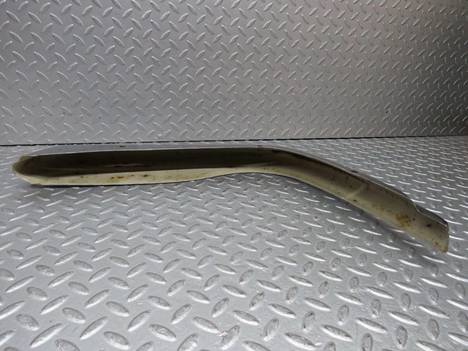 37669 Mercedes-Benz W109 300SEL Front Left Upper Bumper Corner