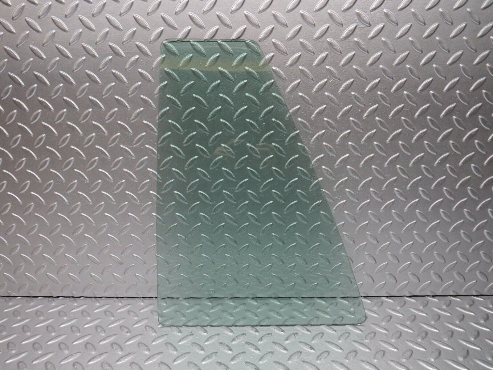 31479 Mercedes-Benz S124 220TE Wagon Rear Left Quarter Window Glass