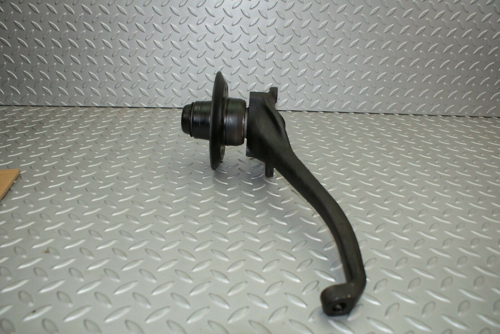 2701 Mercedes-Benz W116 350SE Wheel Hub Front Left