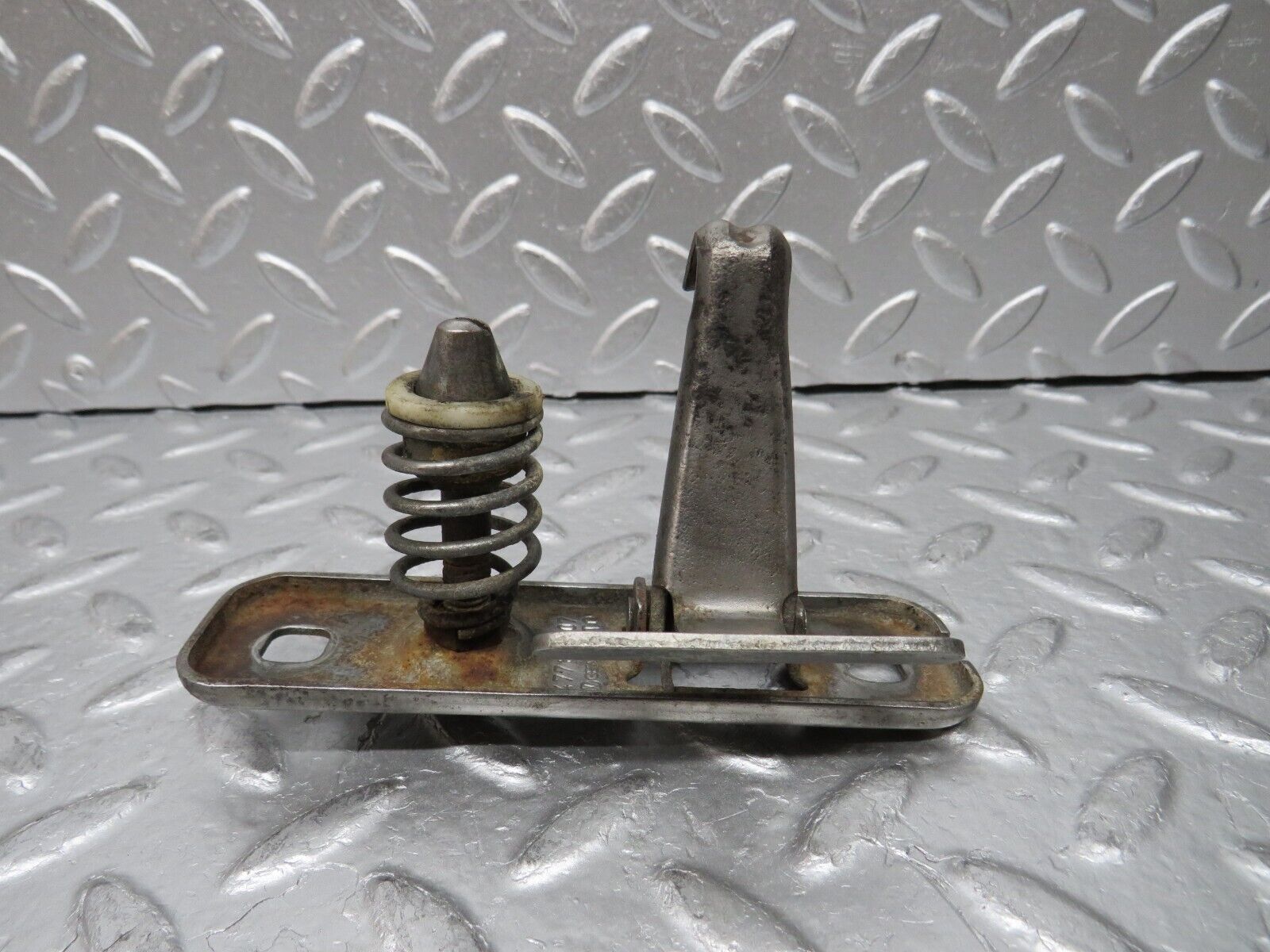 29986 Porsche 924 Bonnet Lock Latch 477823507