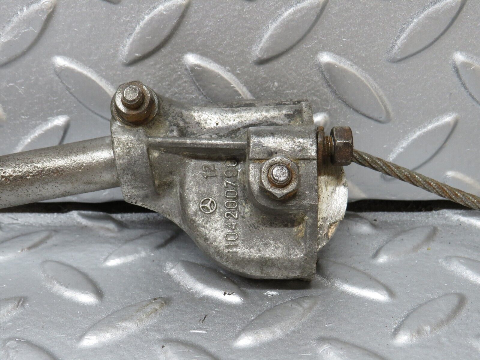 40455 Mercedes-Benz W110 230 Handbrake Cable Handbrake Pulley 1104200790