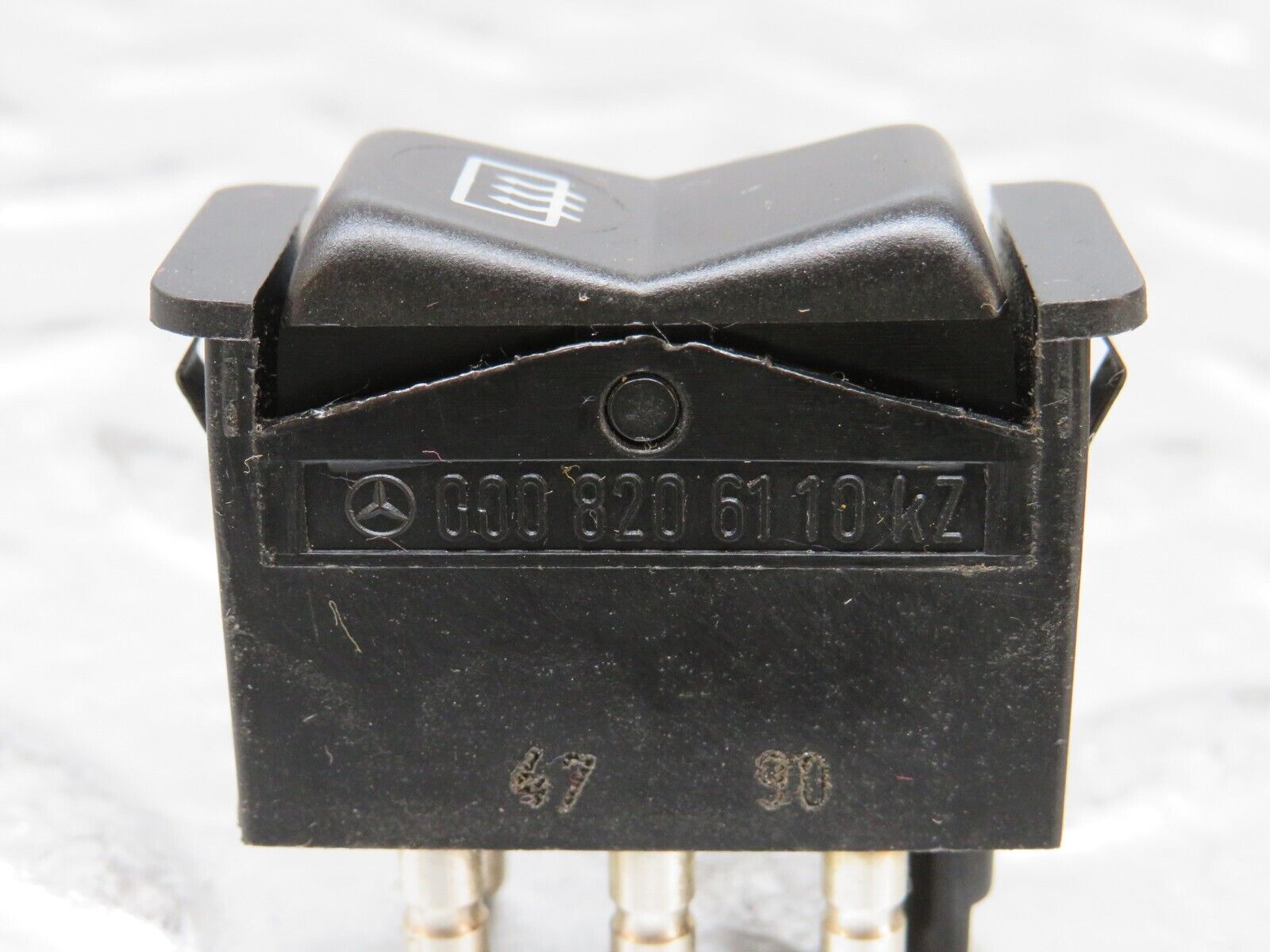 28491 Mercedes-Benz S123 240D Wagon Rear Heated Window Switch 0008206110