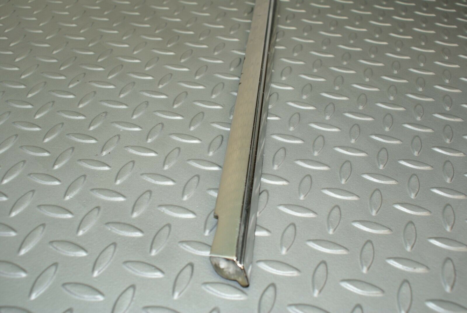 3126 Mercedes-Benz W115 220D Front Left Door Chrome Moulding Trim