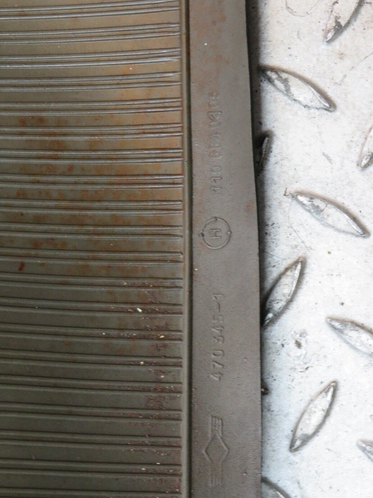 40493 Mercedes-Benz W110 230 Trunk Boot Floor Rubber Cover 1106840105