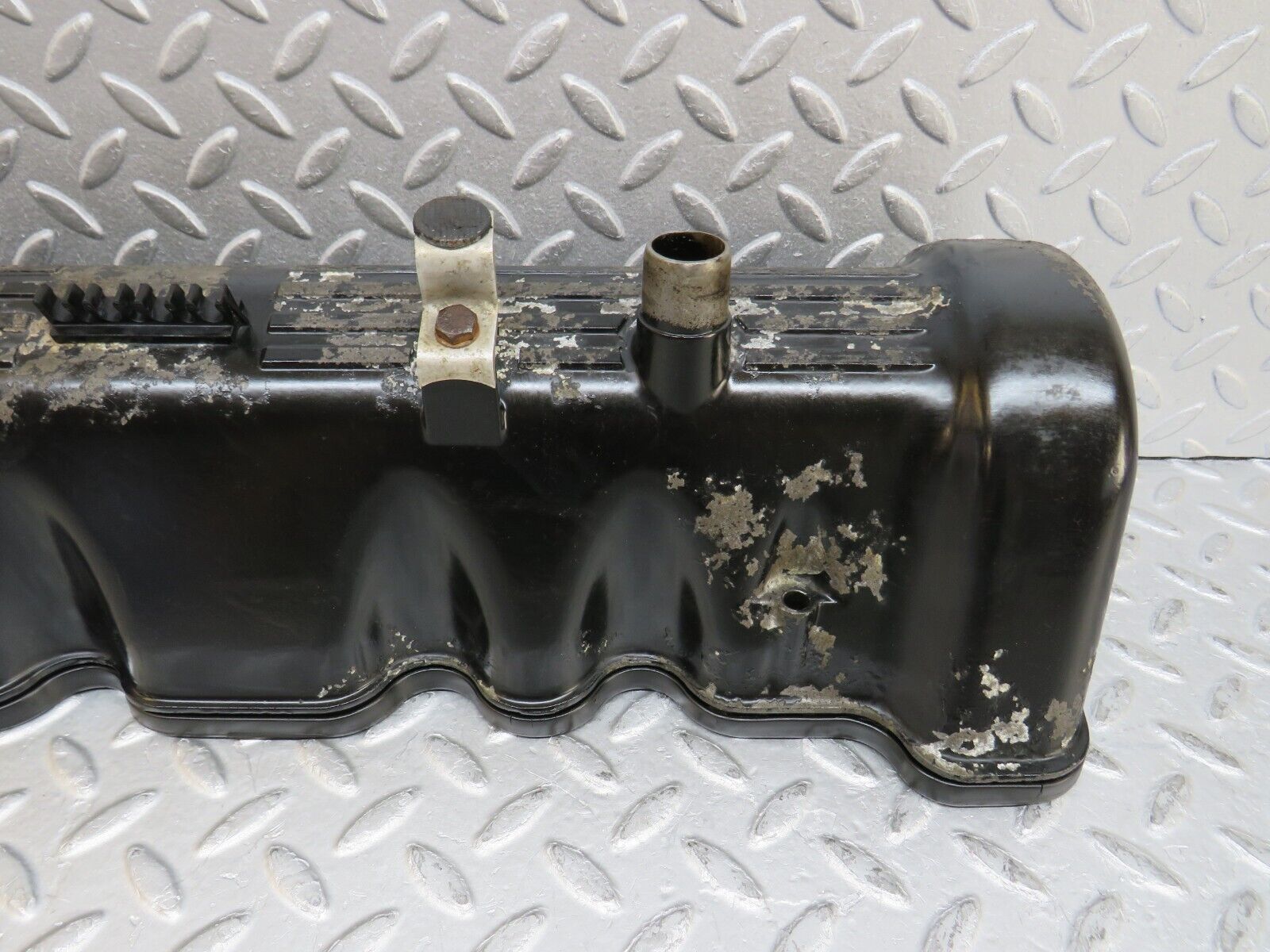 37167 Mercedes-Benz C126 420SEC Coupe Cylinder Head Valve Cover Left 1170160605