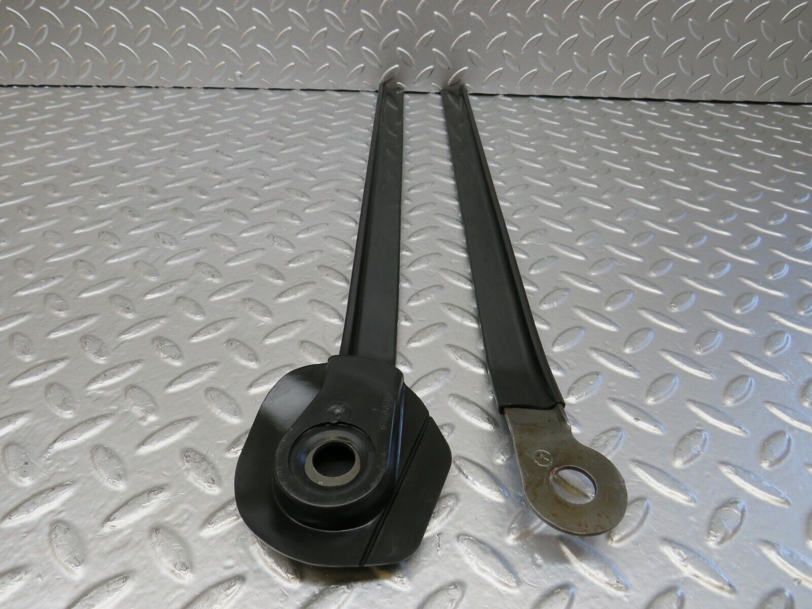 25571 Mercedes-Benz W123 200 Seat Belt Runner Pair