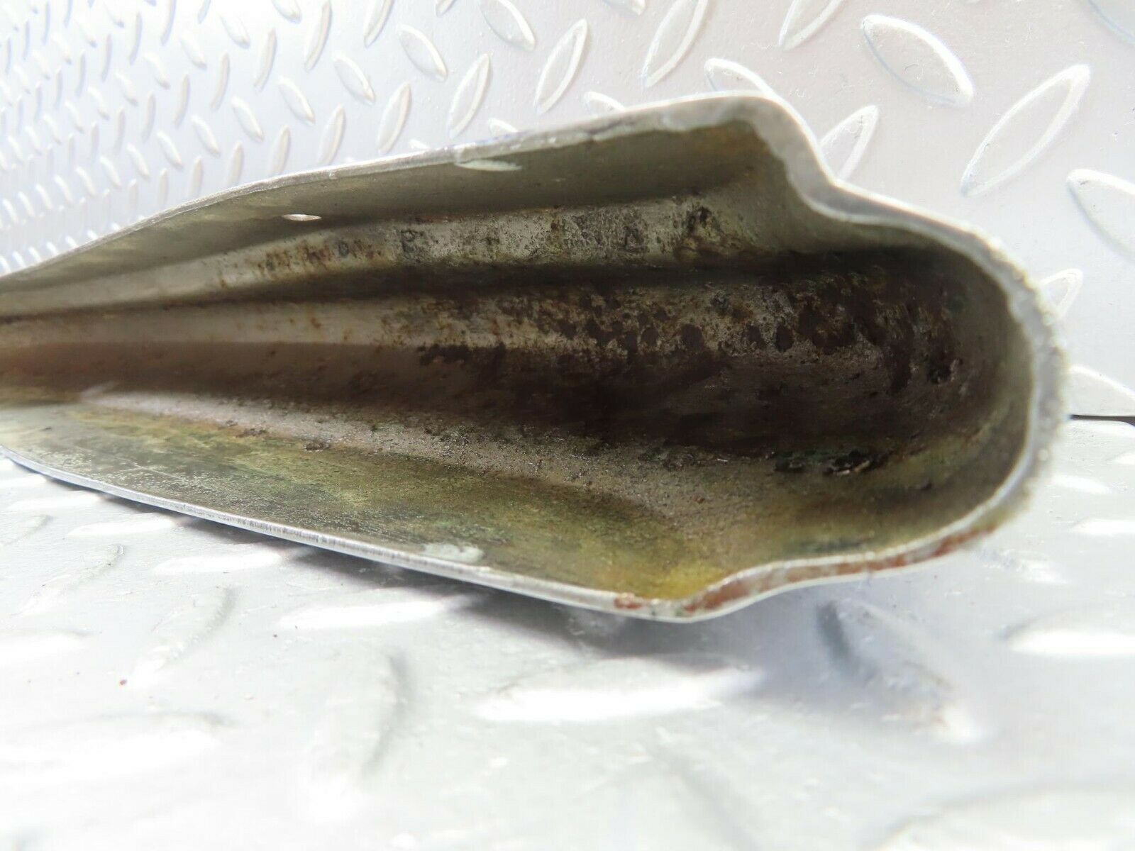 10607 Mercedes-Benz W108 Front Right Upper Bumper Corner