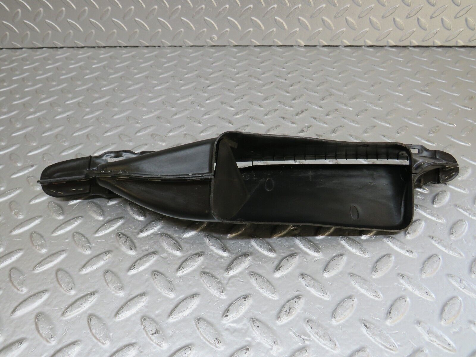 33874 Mercedes-Benz W201 190E 2.0L Dashboard Air Vent Duct Pair 2018310660