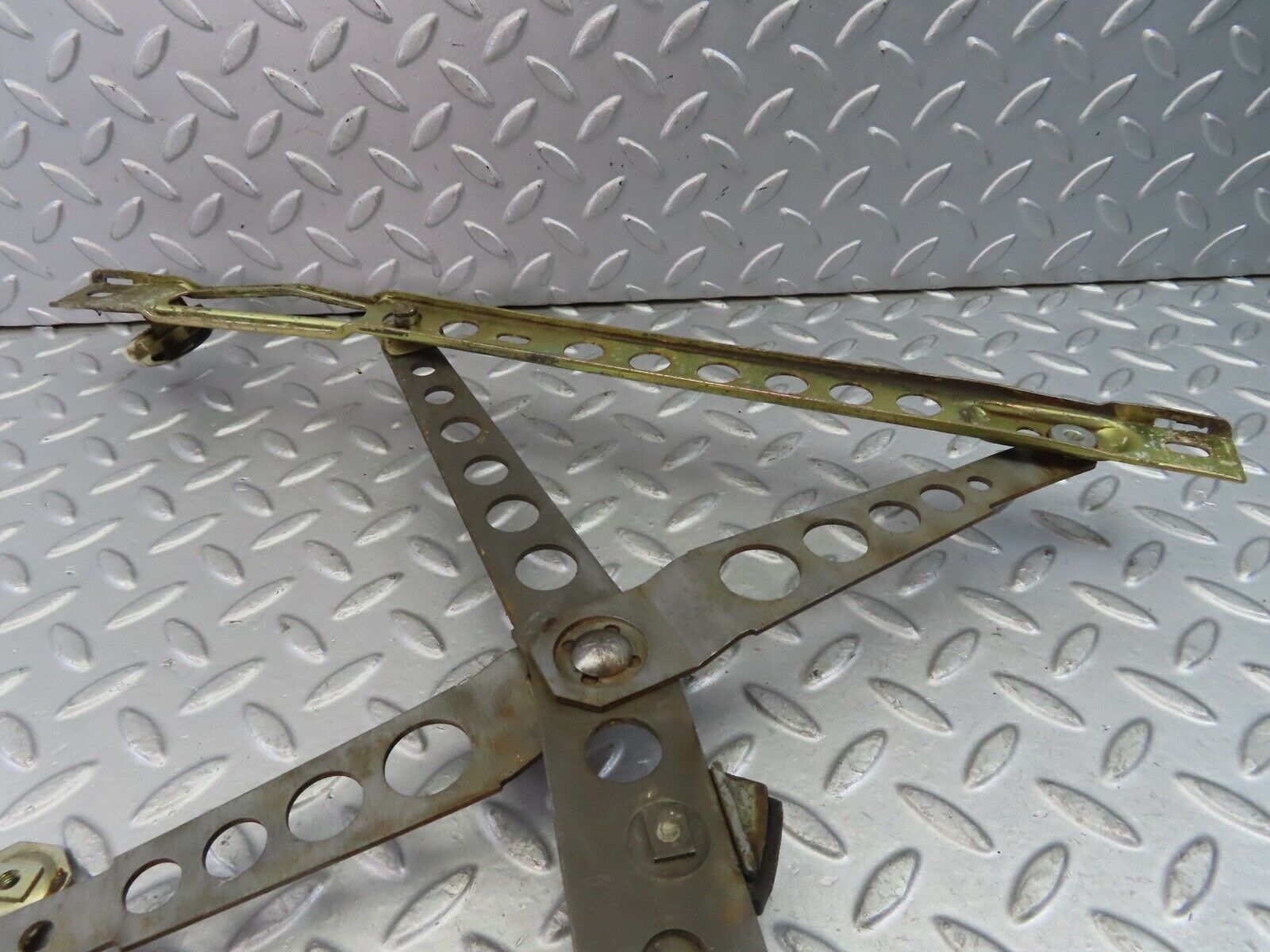 9155 Mercedes-Benz W123 Front Left Power Window Regulator 1237202746