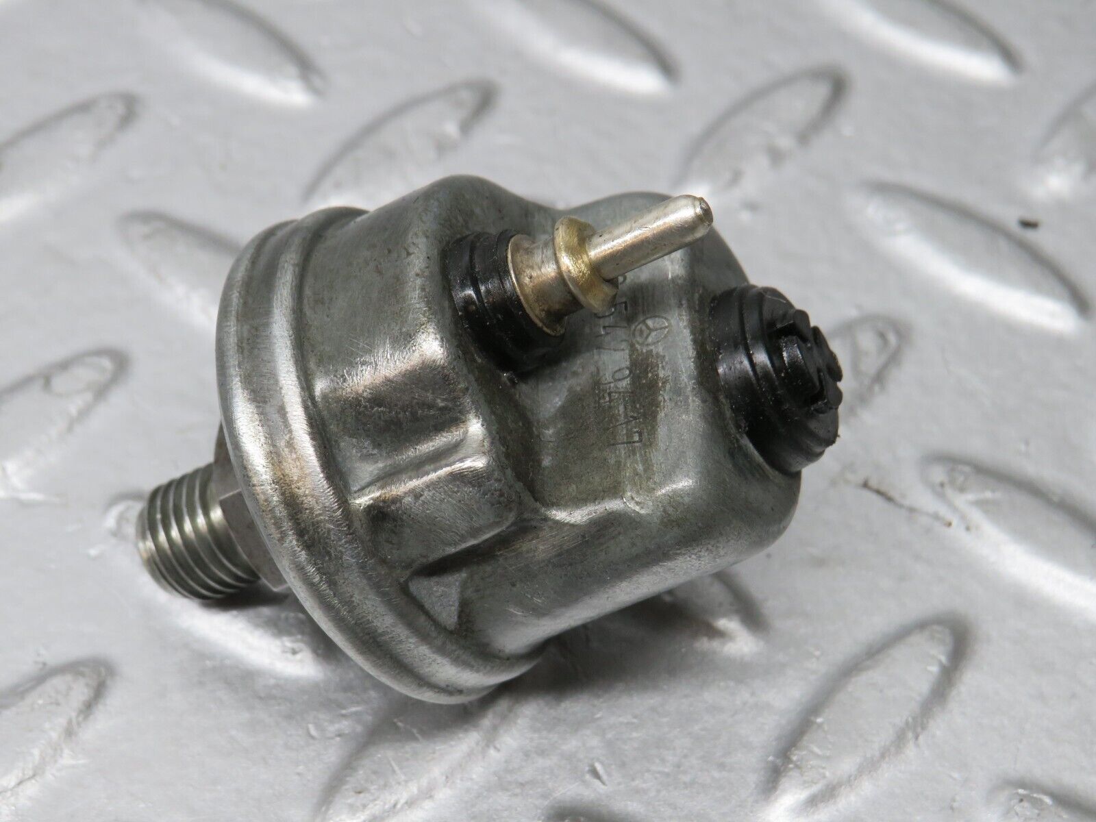 39065 Mercedes-Benz W201 190E 2.6L Oil Pressure Sensor 0065429416