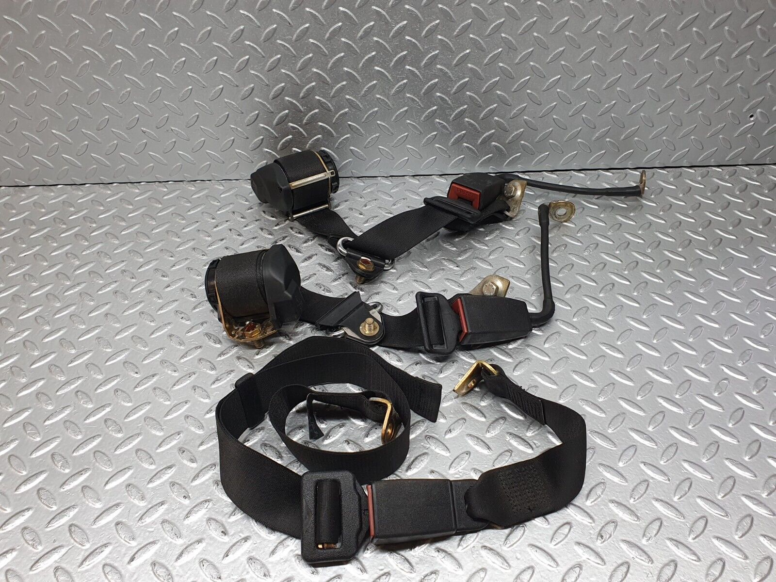 41268 Mercedes-Benz W126 300SE Rear Seat Belt Set With Buckles 124860050396 1248600585 1248601185
