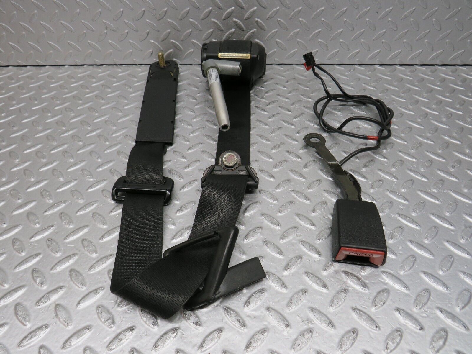 38000 Mercedes-Benz A124 320E Cabriolet Front Right Seat Belt With Buckle 1248606669
