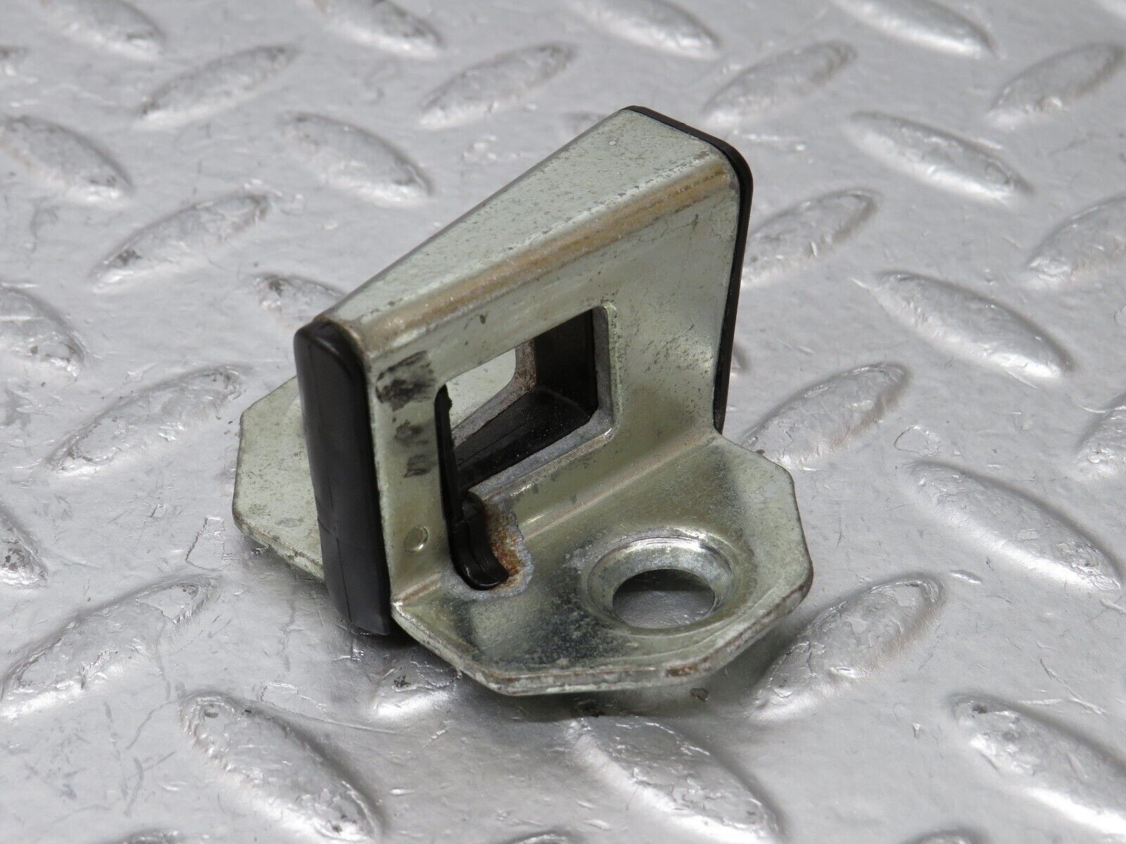 34890 Mercedes-Benz W210 320E Door Lock Latch