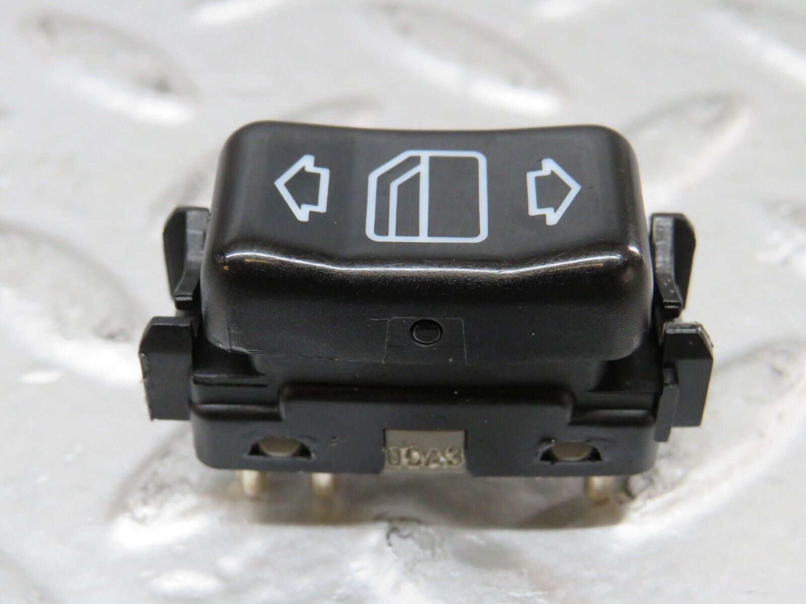 26561 Mercedes-Benz C124 220CE Coupe Right Electric Window Switch 1248209010