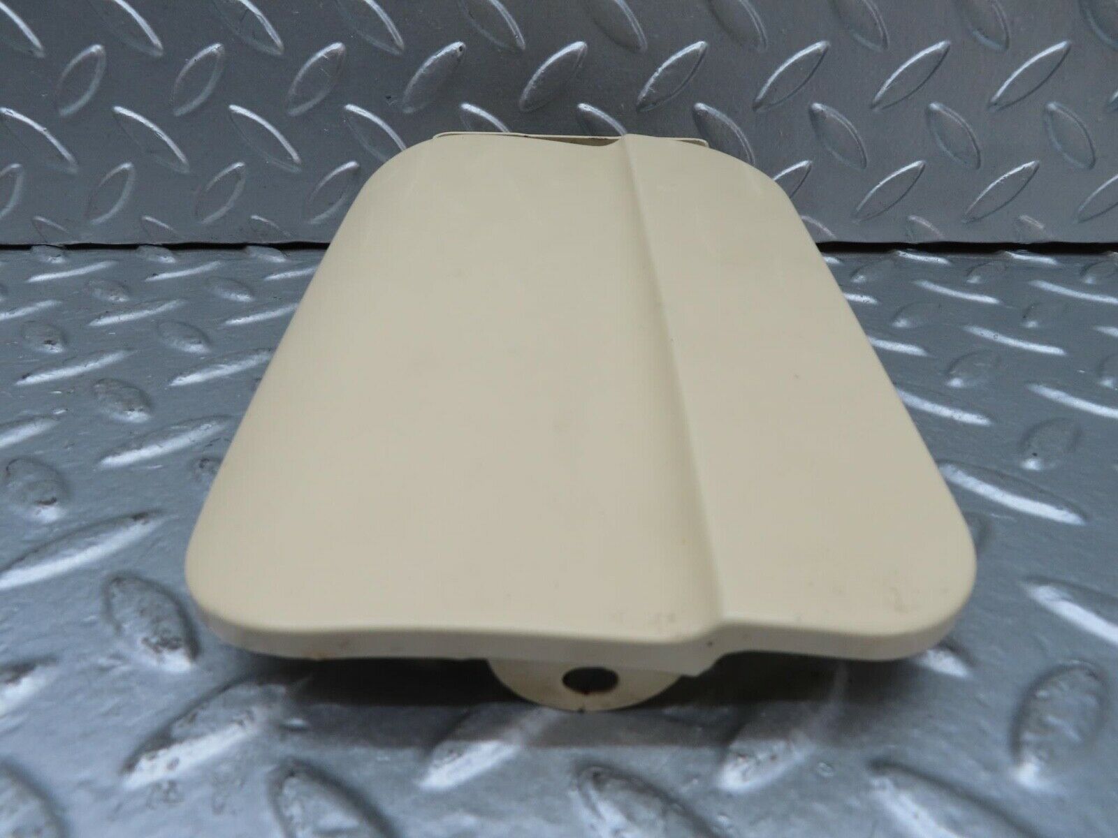 15326 Mercedes-Benz W123 230E Fuel Tank Flap Cap 1235840039