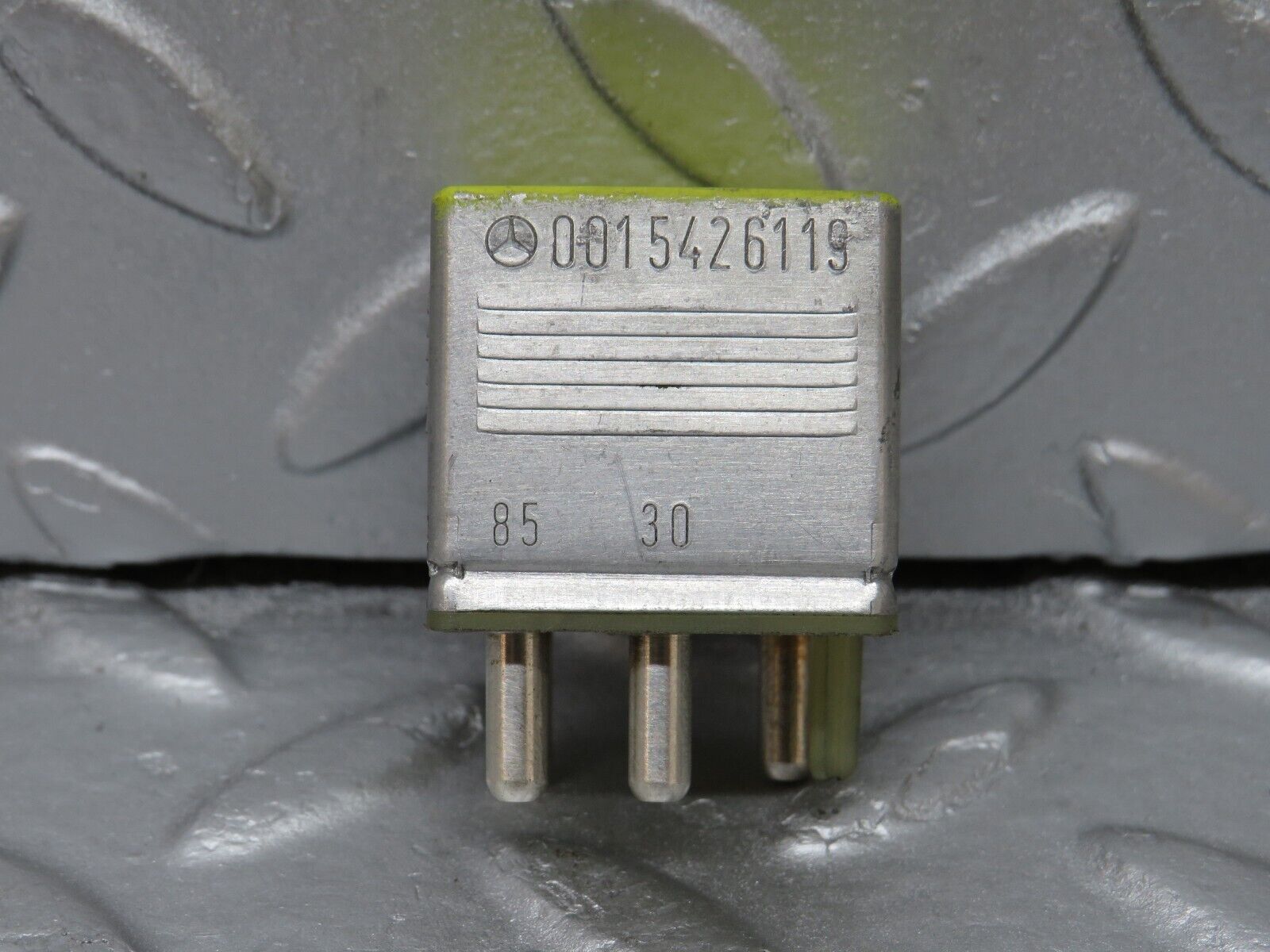 36708 Mercedes-Benz W201 190E 2.0L Fuel Cut Off Relay 0015426119