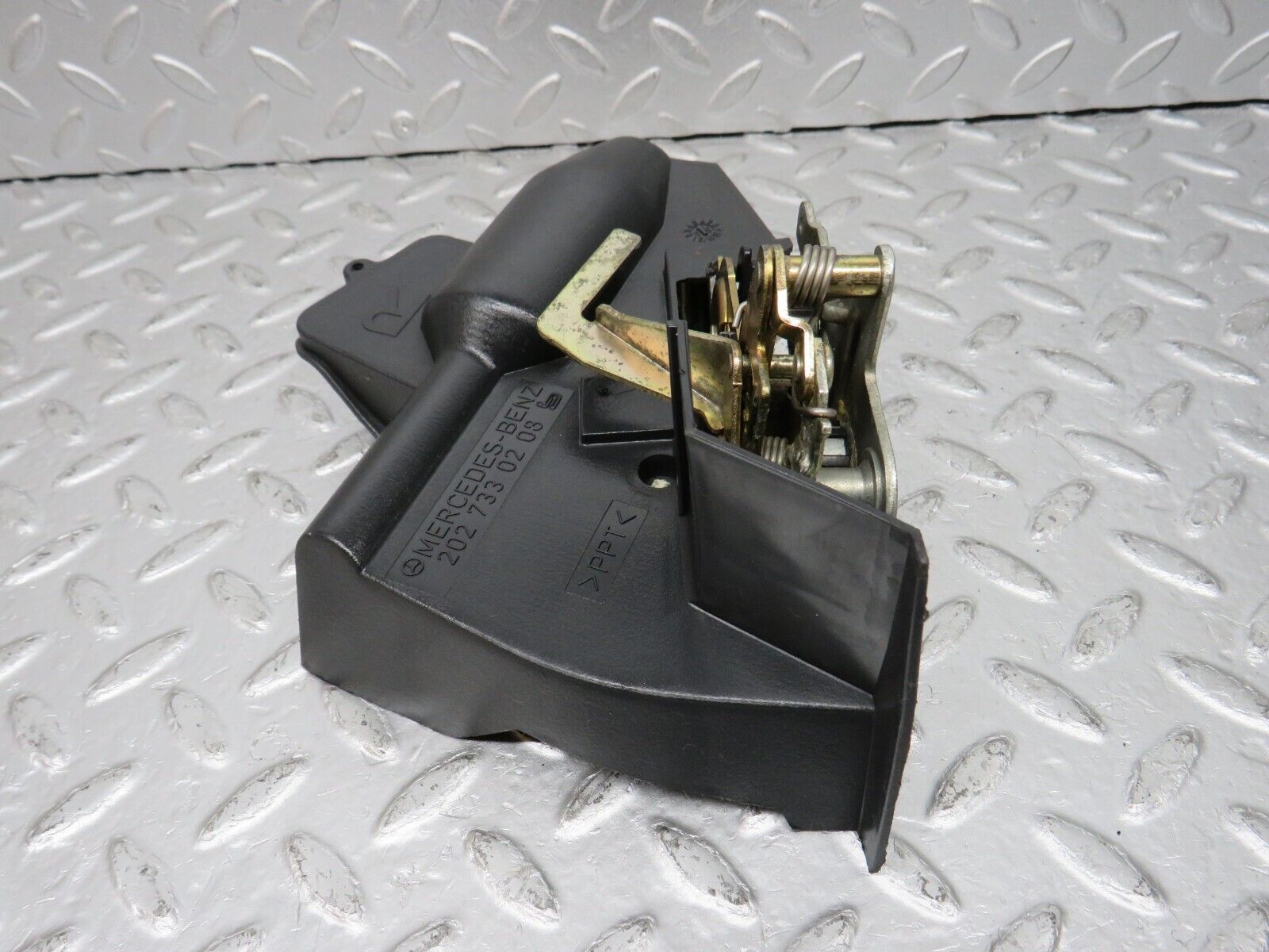 33407 Mercedes-Benz W202 C180 Rear Right Door Lock Mechanism 2027300635