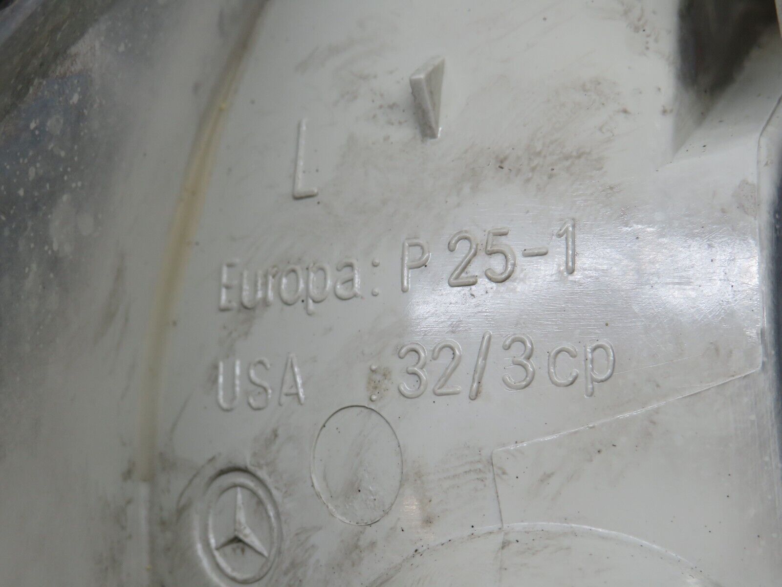 33678 Mercedes-Benz W201 190E 2.0L Indicator Light Front Left Bosch 1305232034