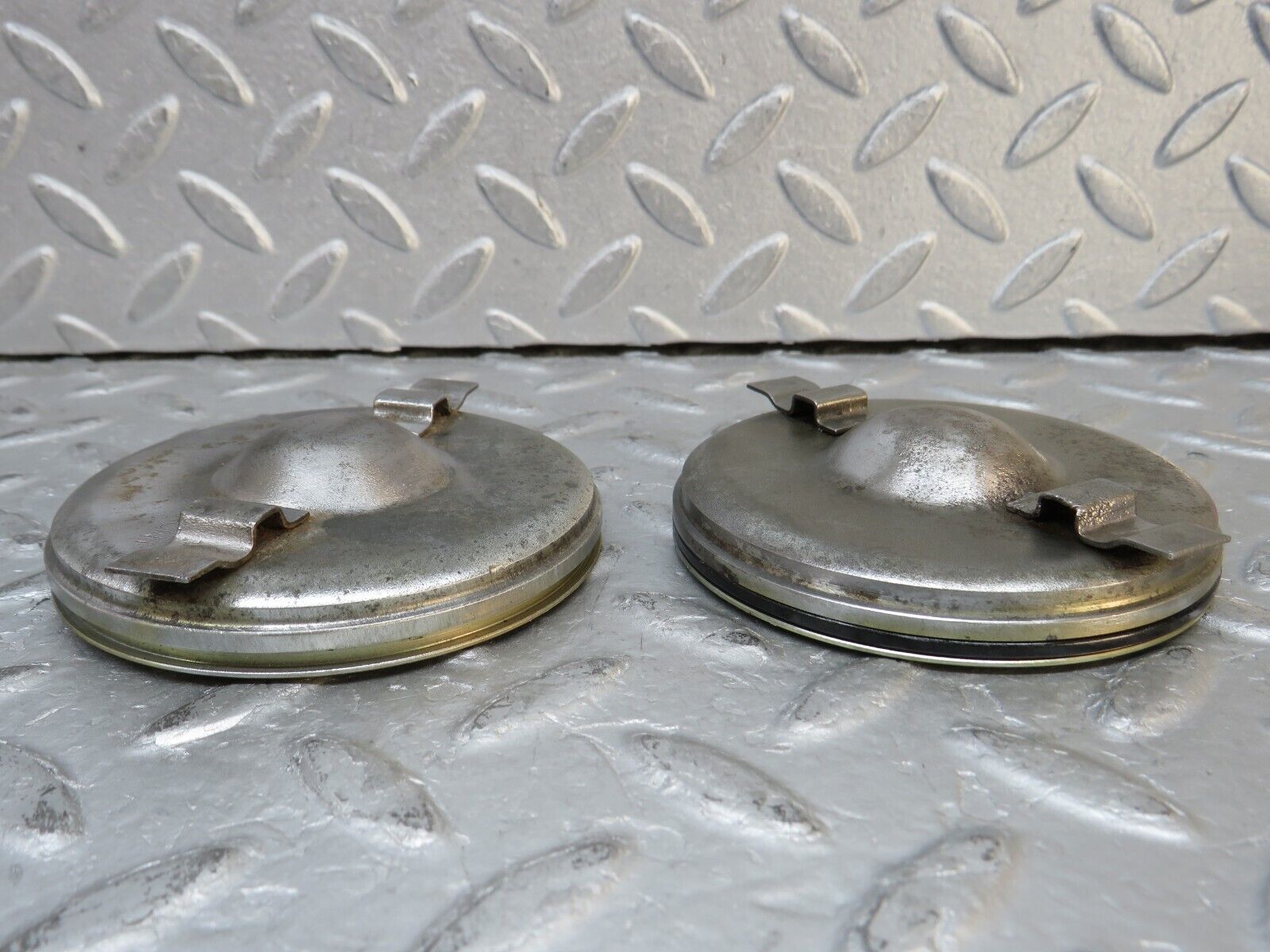 37685 Mercedes-Benz W109 300SEL Automatic Gearbox Piston Cover Cap