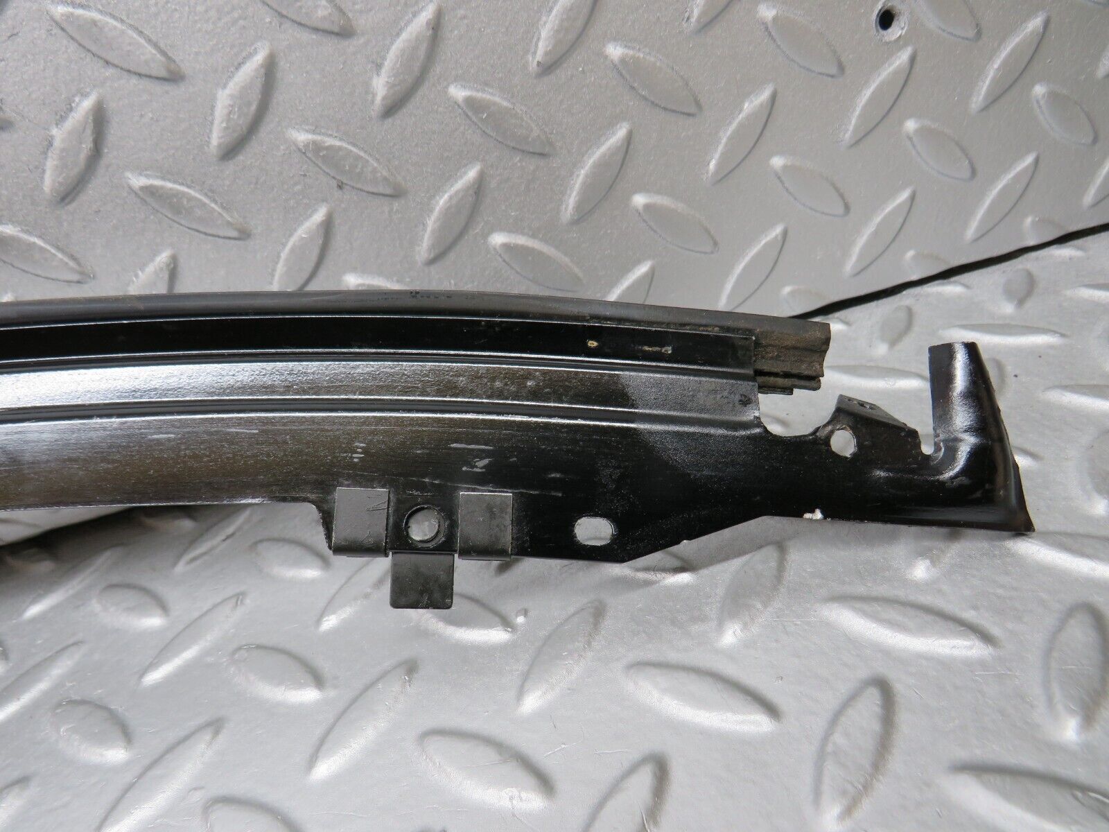 38607 Mercedes-Benz R129 280SL Coupe Front Windscreen Top Chrome Trim