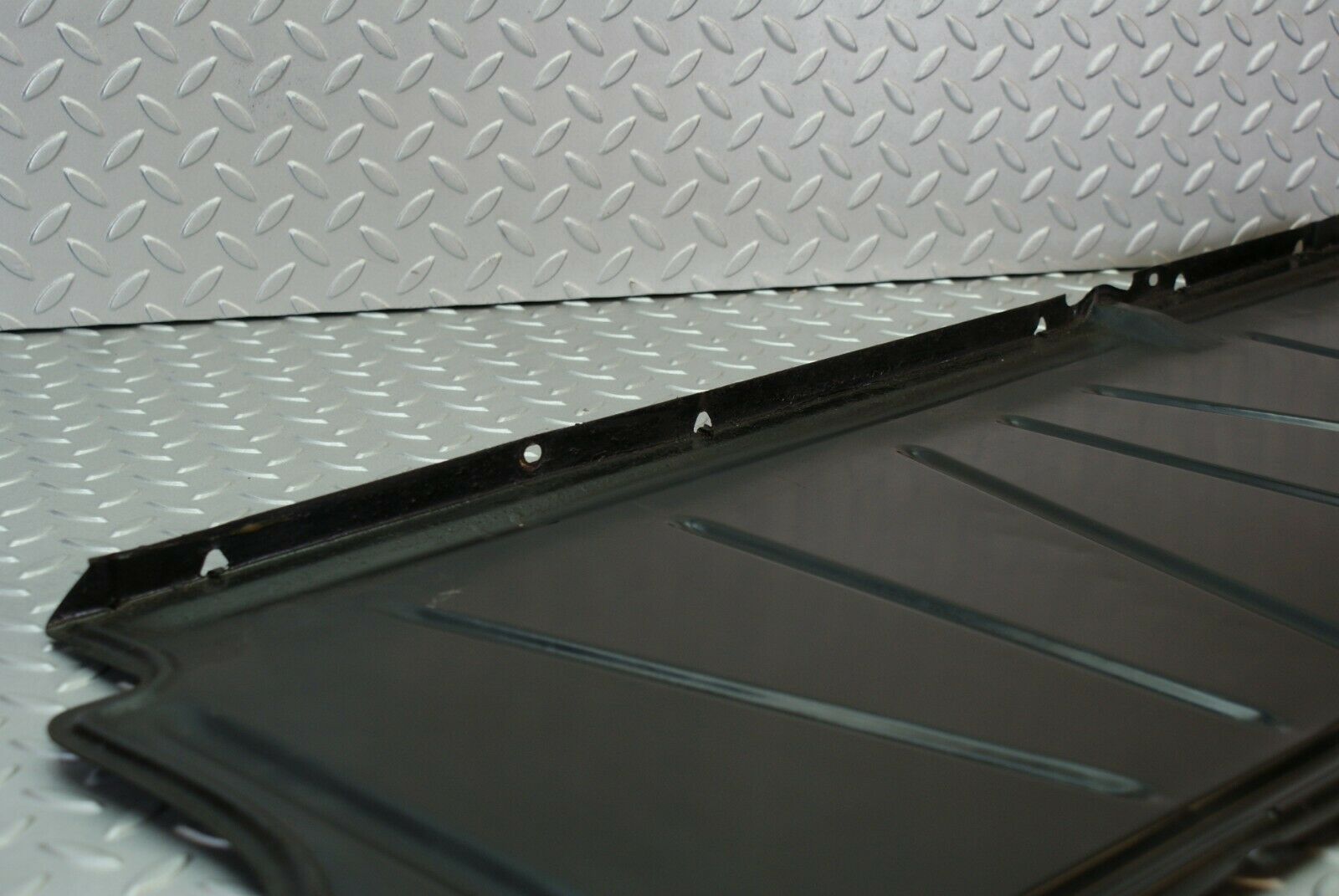 2471 Mercedes-Benz W123 280E Fuel Tank Cover Plate