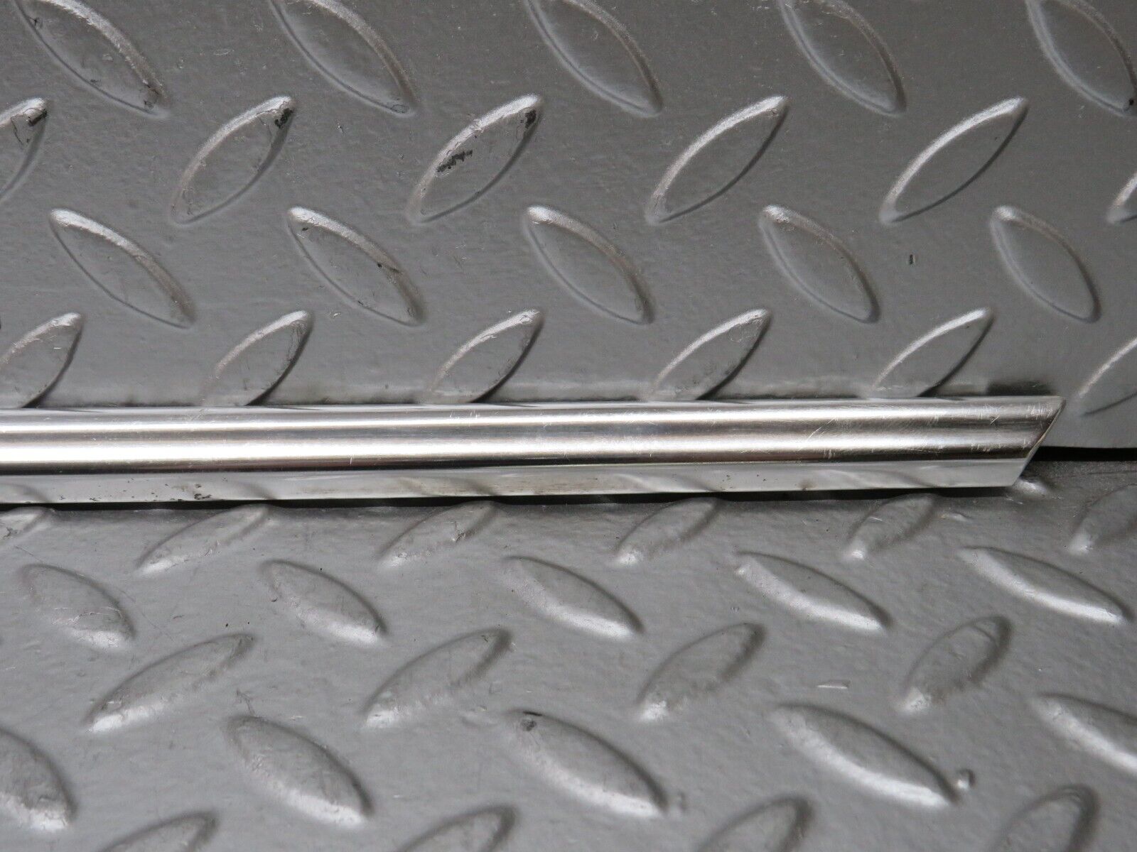 28884 Mercedes-Benz W123 230E Front Right Door Chrome Moulding Trim