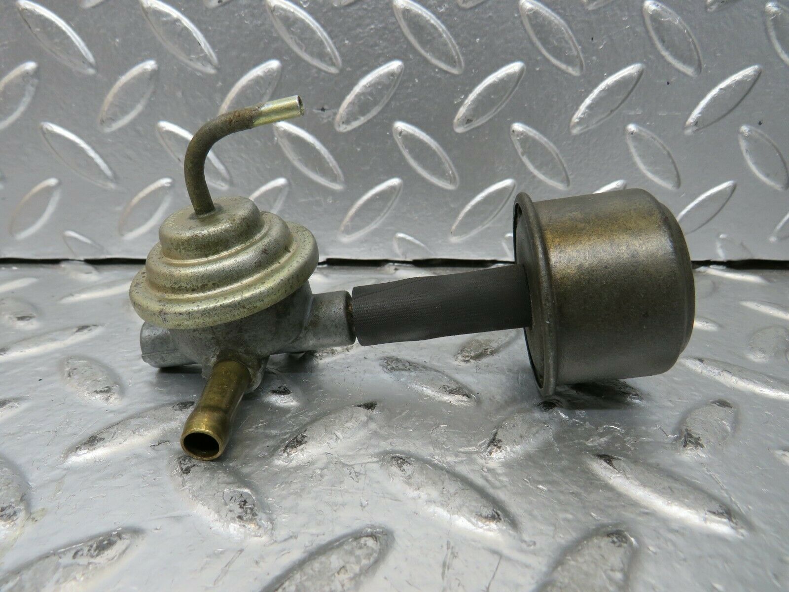 23400 Mercedes-Benz W116 350SE Fuel Valve With Air Filter 0090949202 pe20302