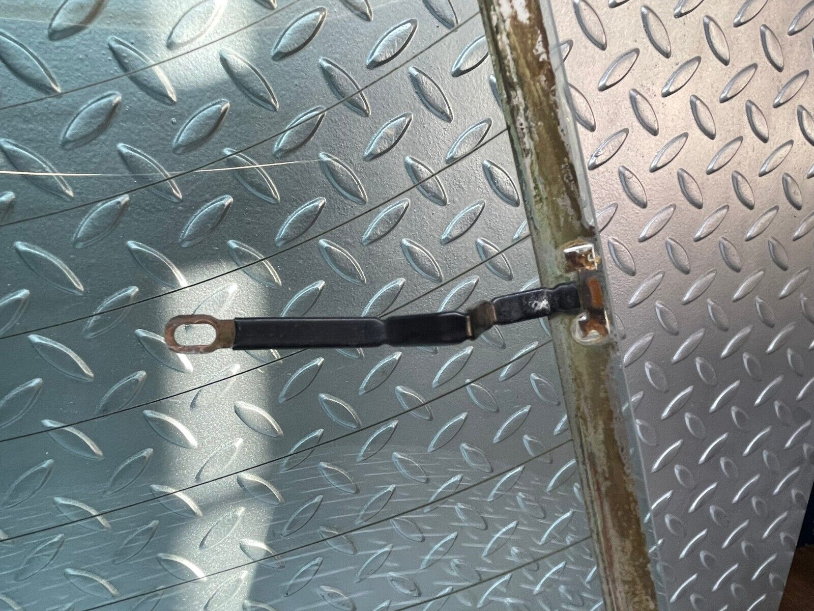 31924 Mercedes-Benz W123 230E Rear Heated Windscreen Glass