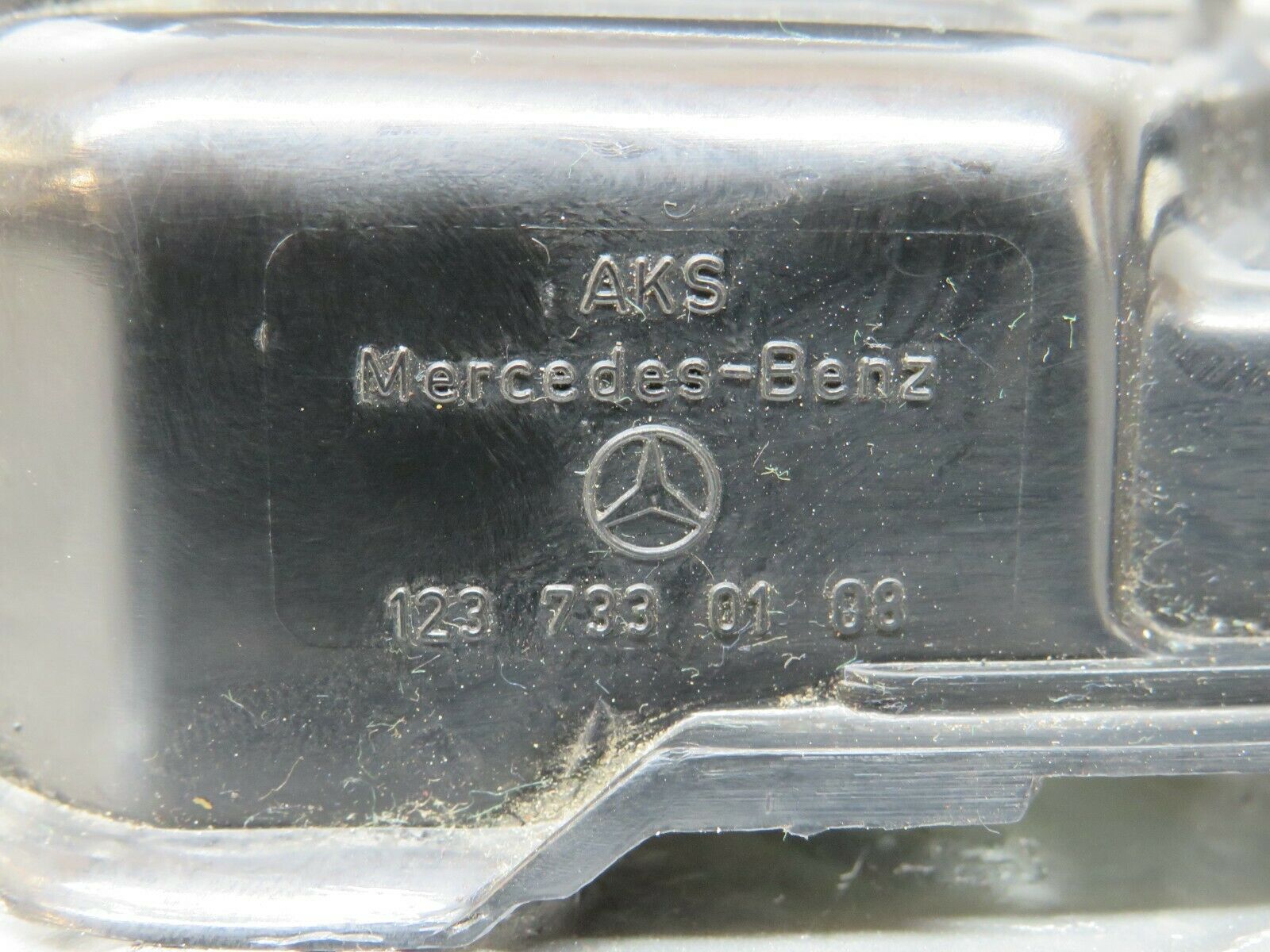 23953 Mercedes-Benz W123 280E Rear Left Door Lock Mechanism 1237330108