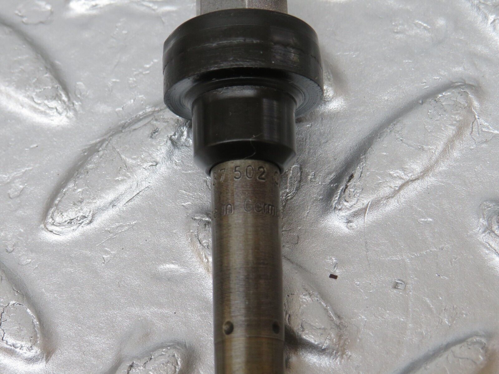 33685 Mercedes-Benz W201 190E 2.0L Fuel Injector Bosch 0437502010