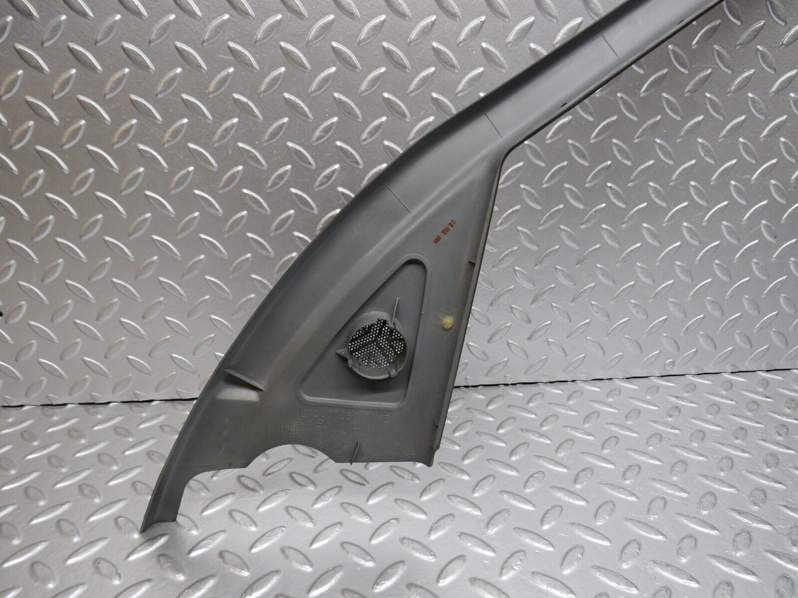 32285 Mercedes-Benz W220 S430 Front Left Door Window Frame Trim 2207250171